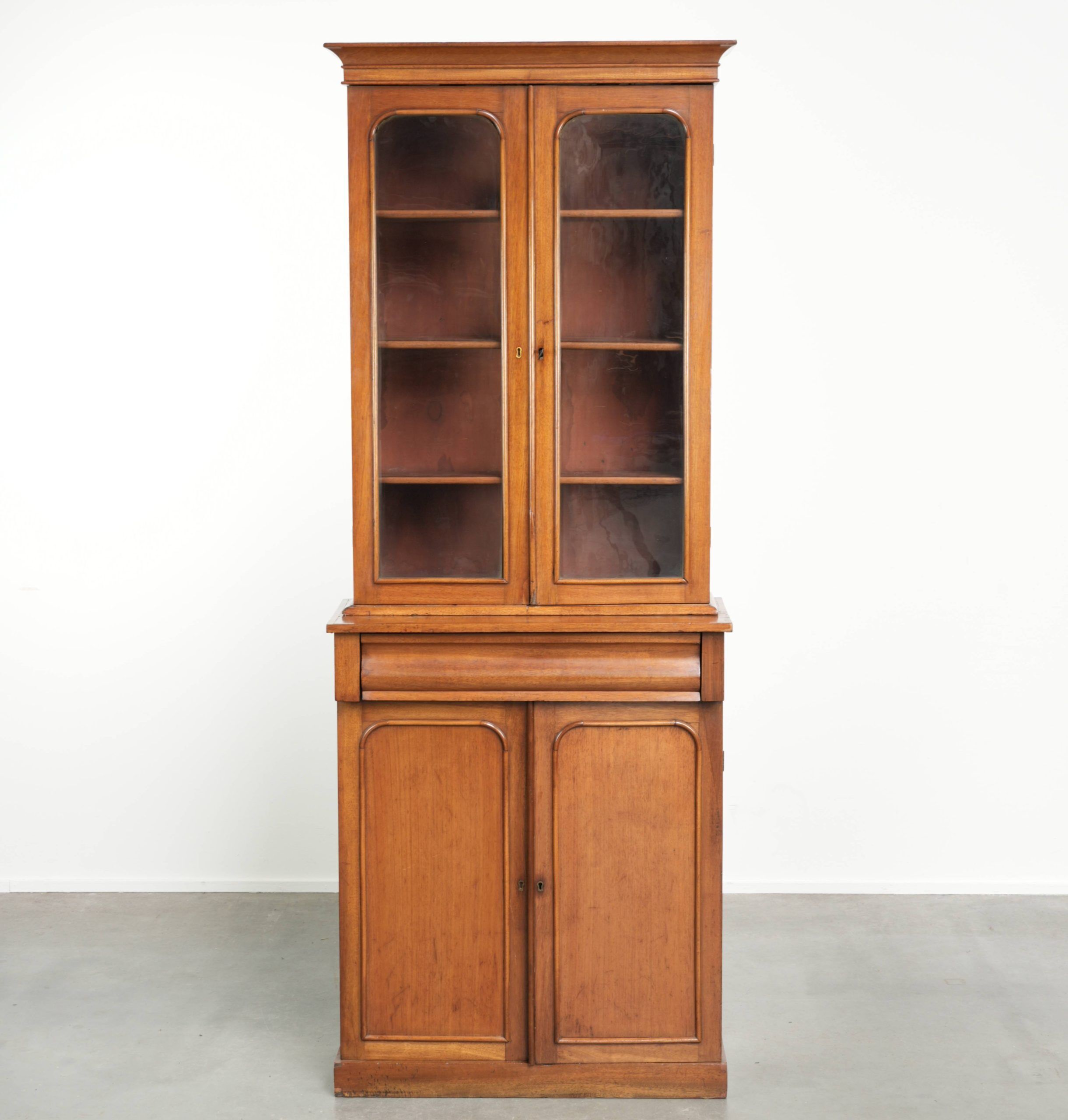 Antique English bookcase / display cabinet from the 19th century