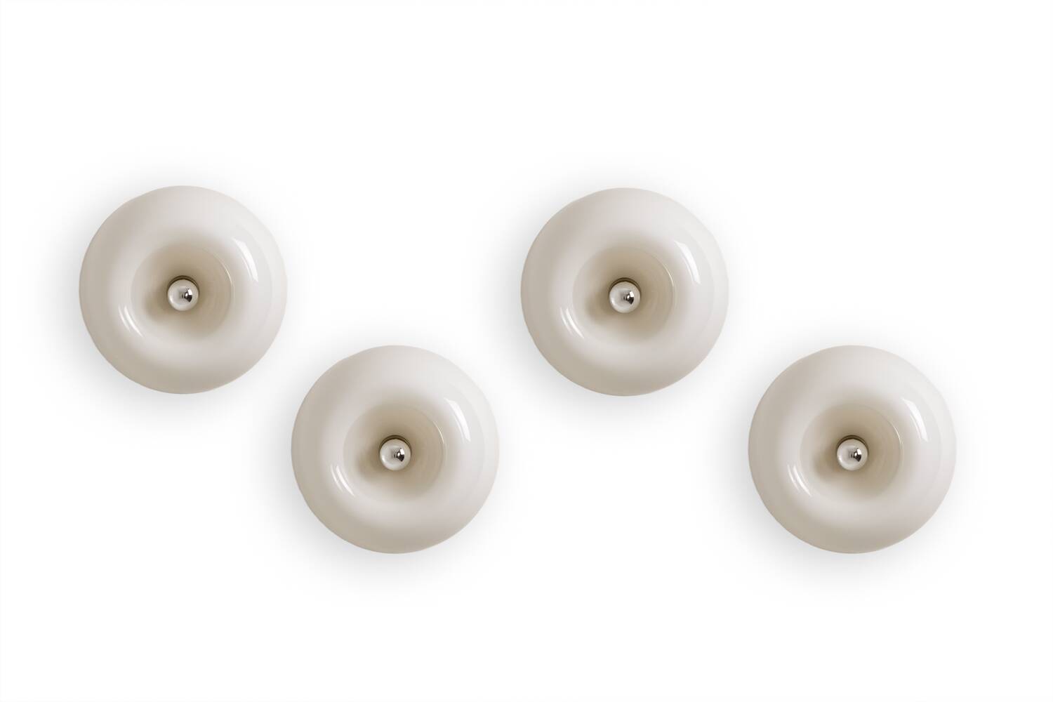Castiglioni. Paire d’appliques en verre opalin. 20e siècle.