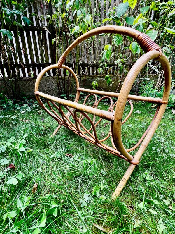 Porte-revue en rotin