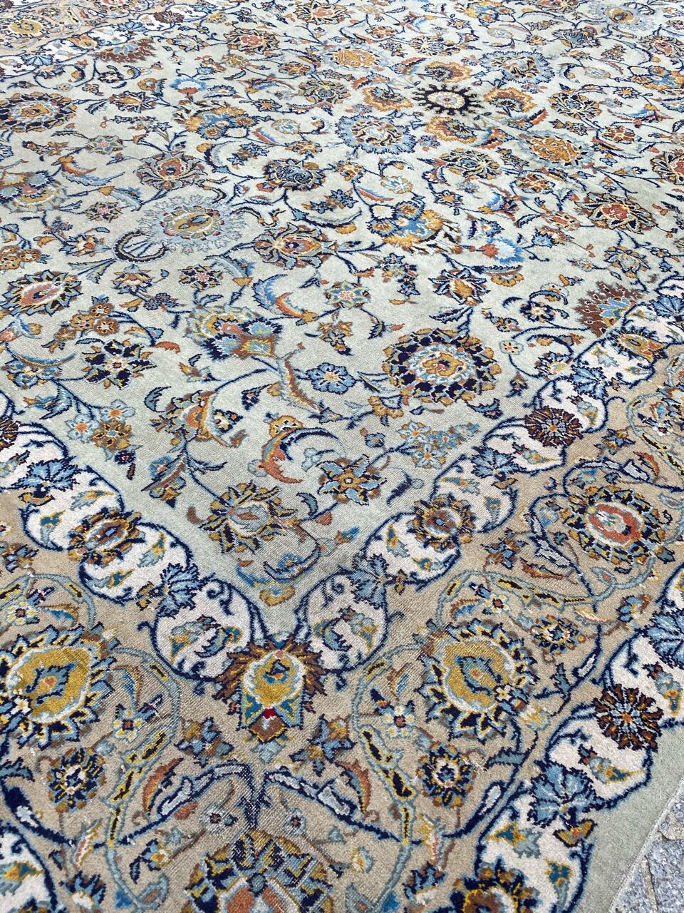 Beautiful large vintage Persian carpet of Kashan 230x330 cm