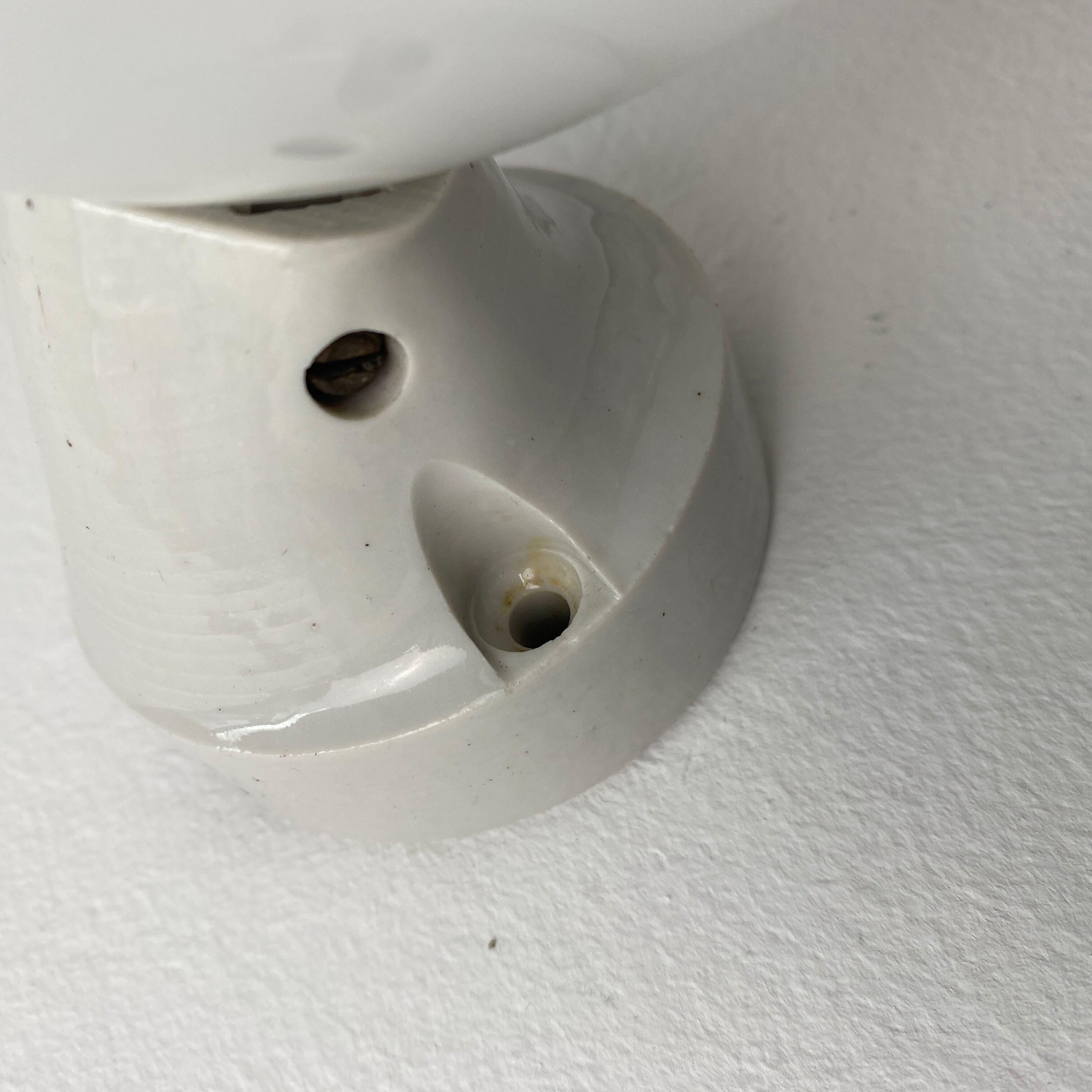 Old inclined wall lamp in opaline and ceramic