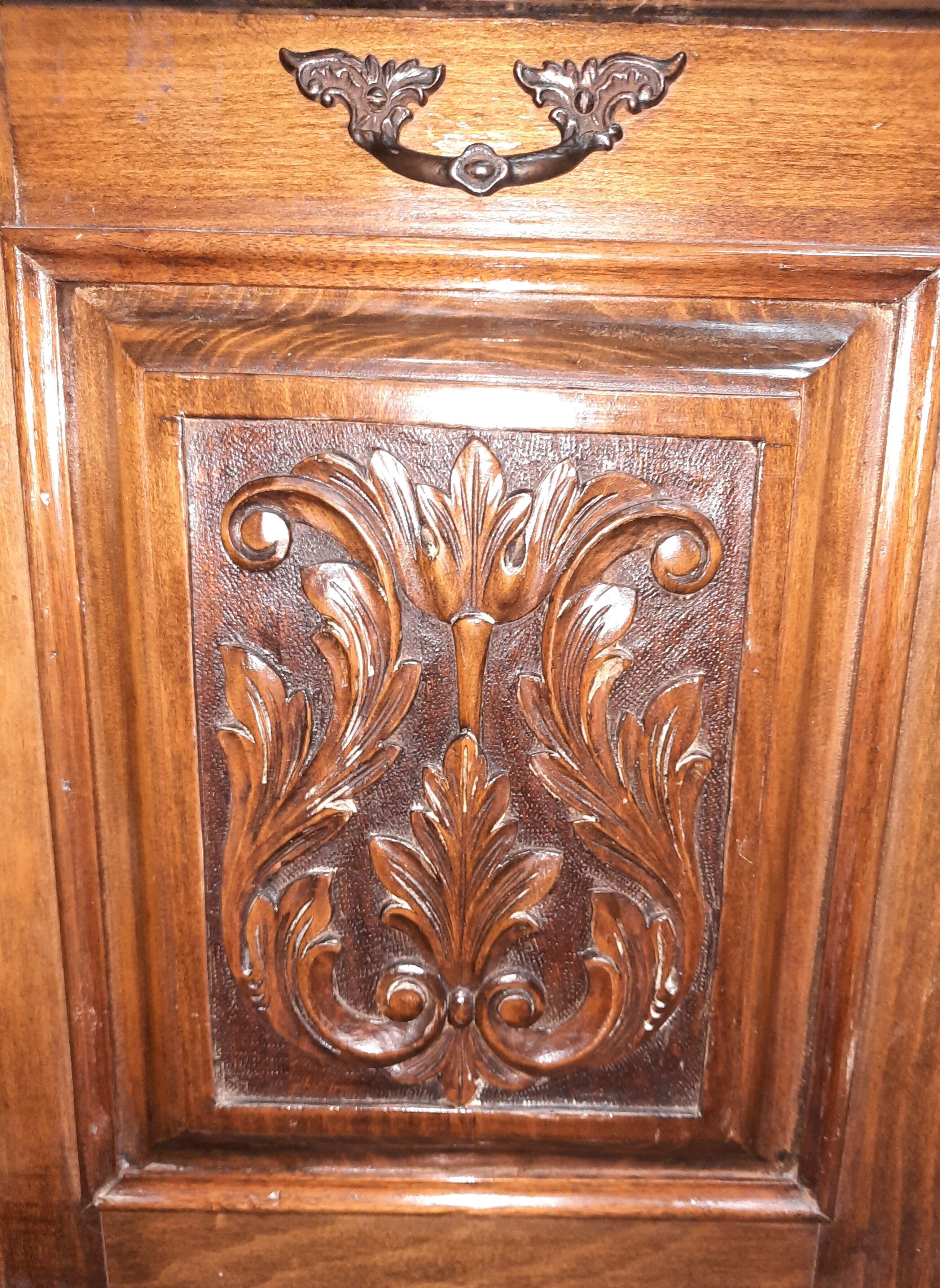 2 meubles à charbon formant chevet