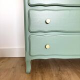 Wooden chest of drawers