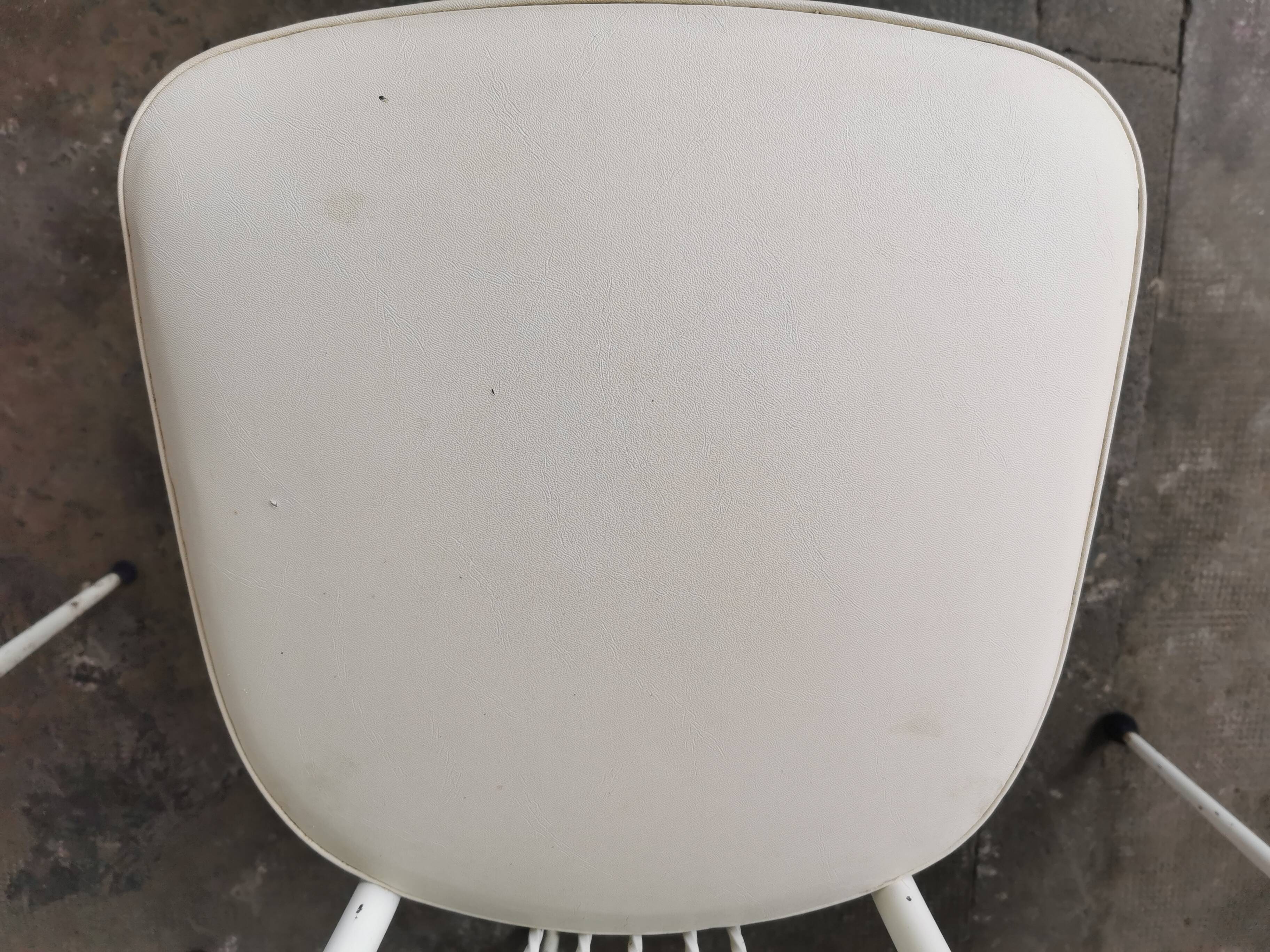 Set of 4 vintage chairs in metal and Skai