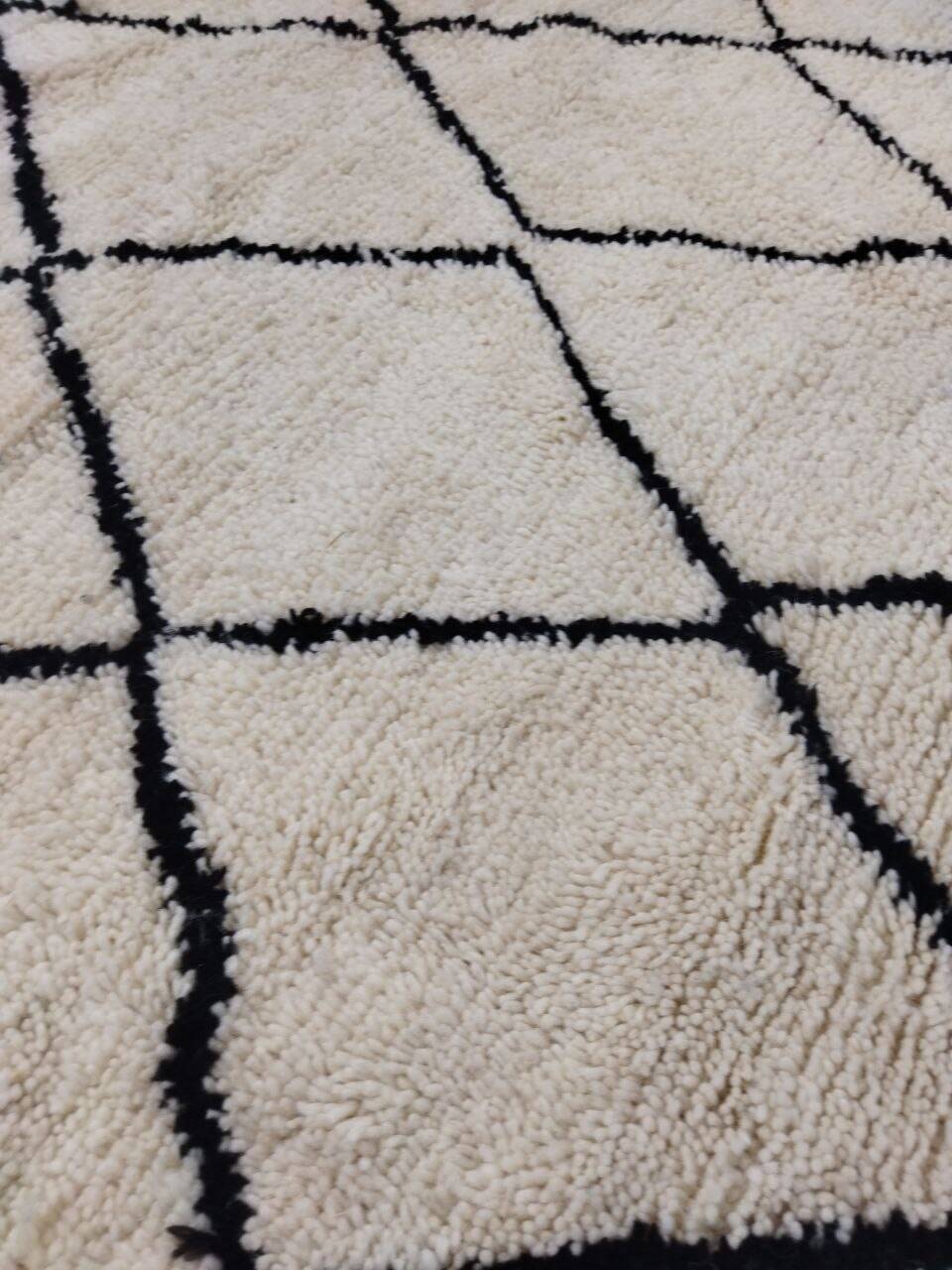 Handmade moroccan berber rug 315 x 187 cm