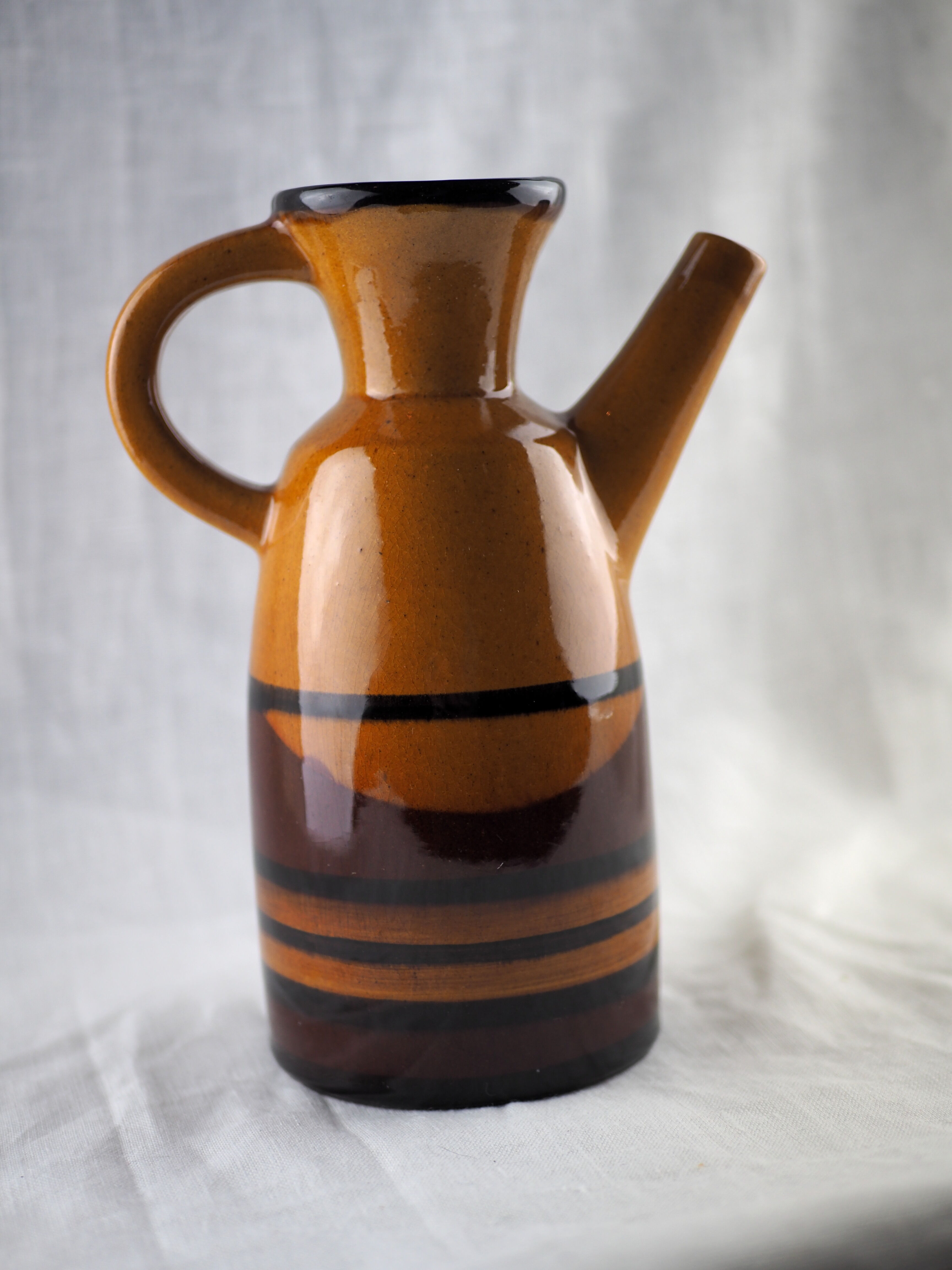 Water pitcher, vibe sixties black and ochre - anonymous - 50s / 60s