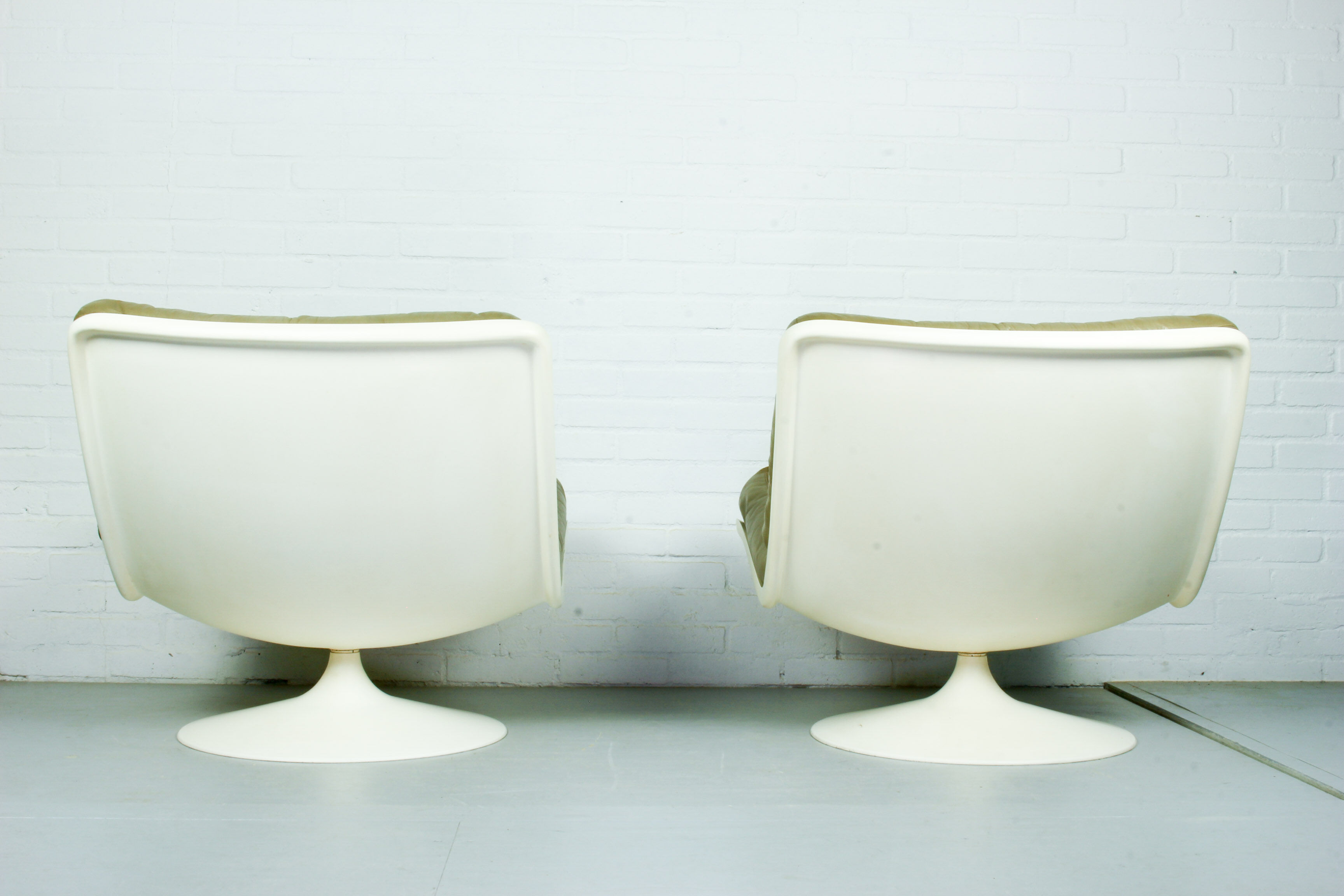 Pair of F976 armchairs by Geoffrey Harcourt for Artifort