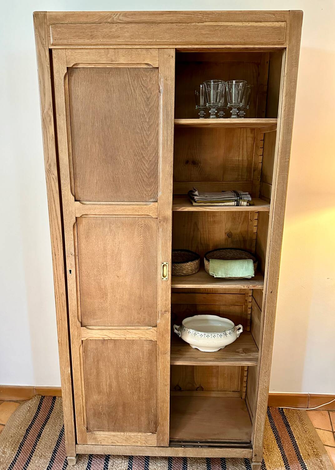 Parisian wardrobe with sliding doors