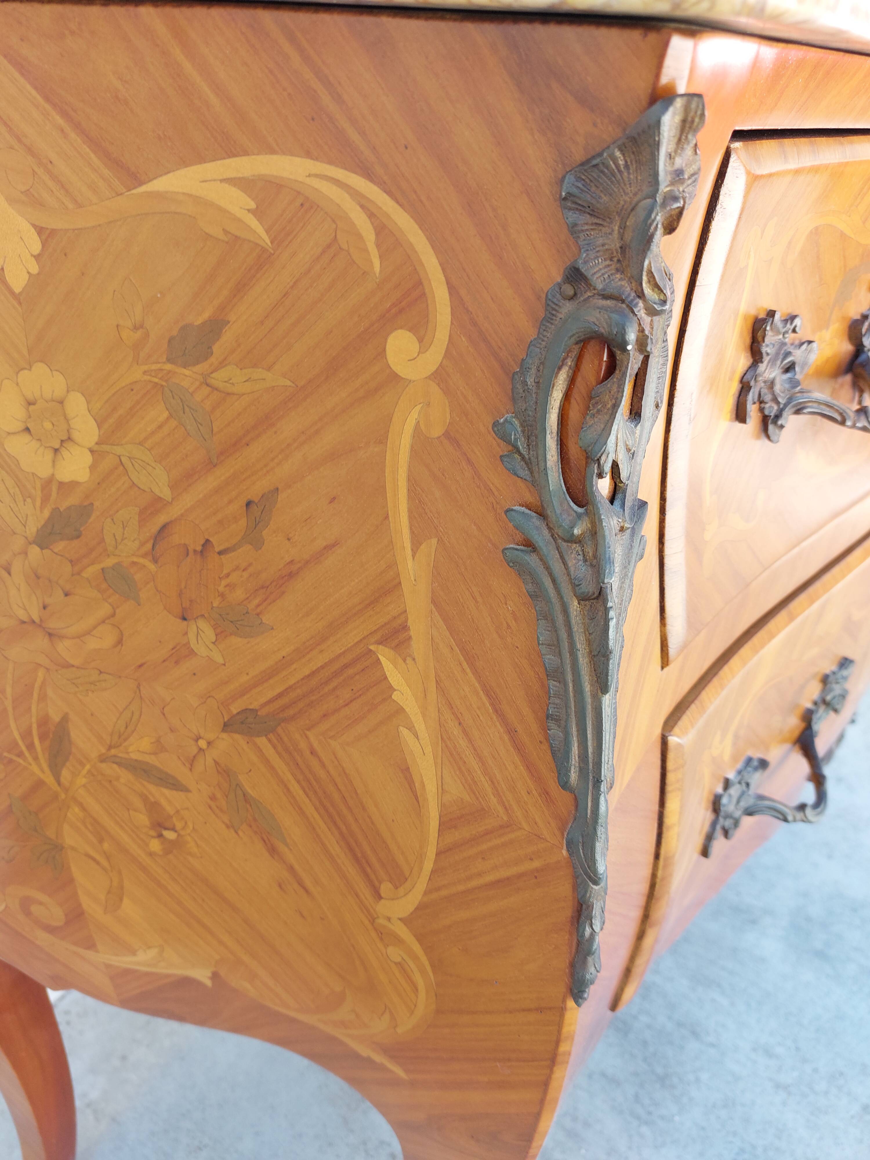 Louis XV chest of drawers in rosewood marquetry
