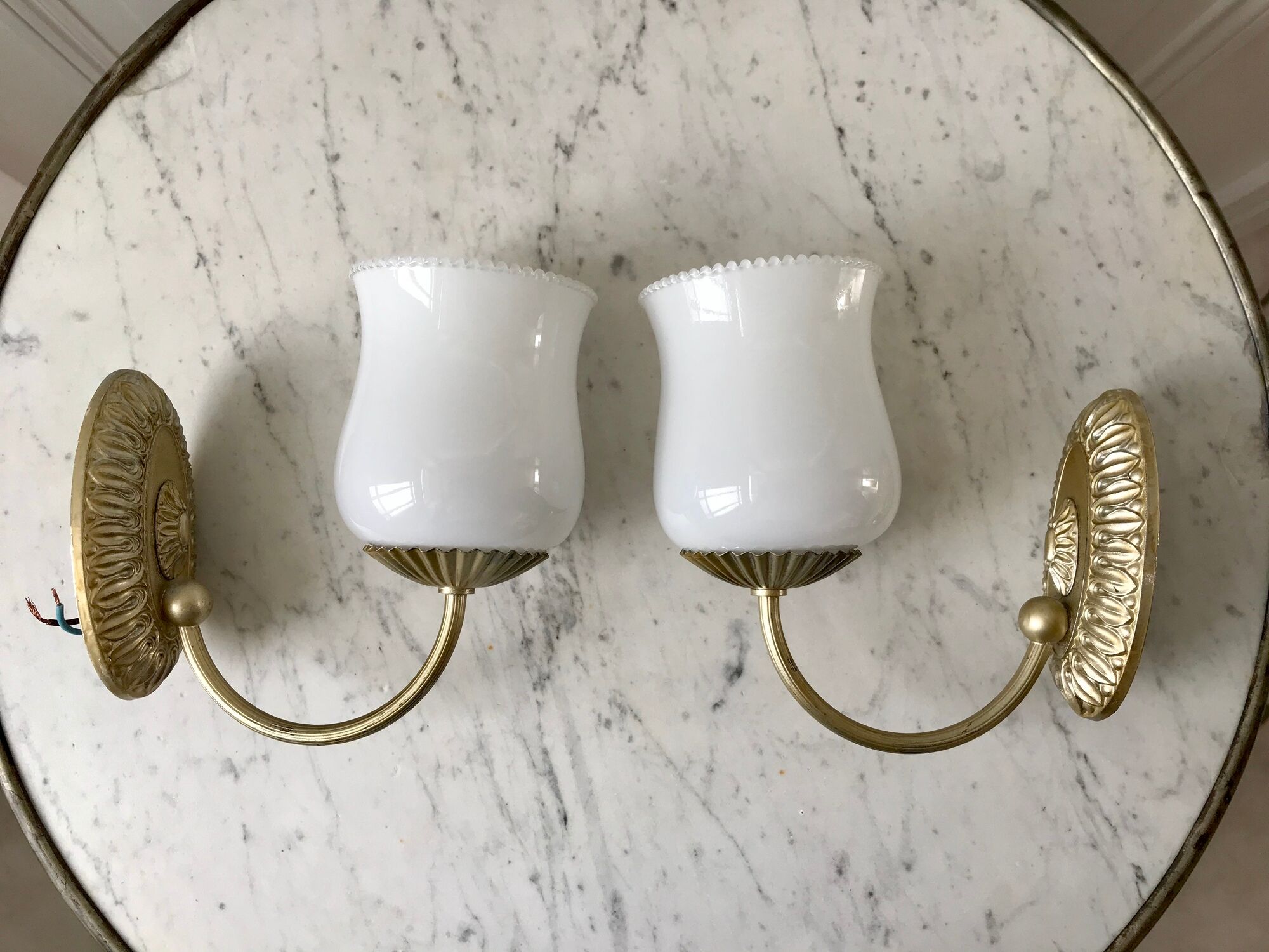 Duo of sconces in serrated opaline and golden steel 50s