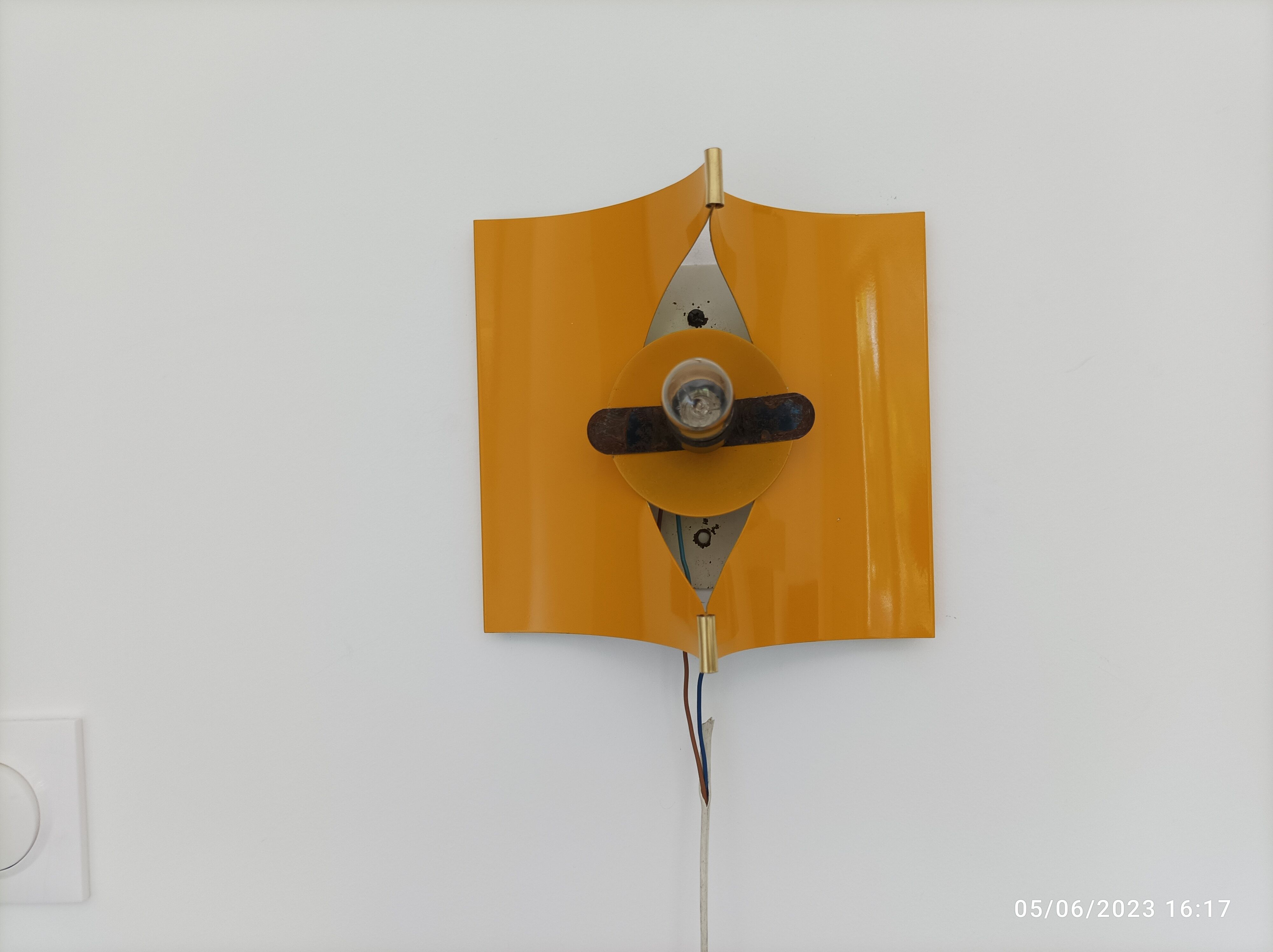 Duo vintage wall lamps