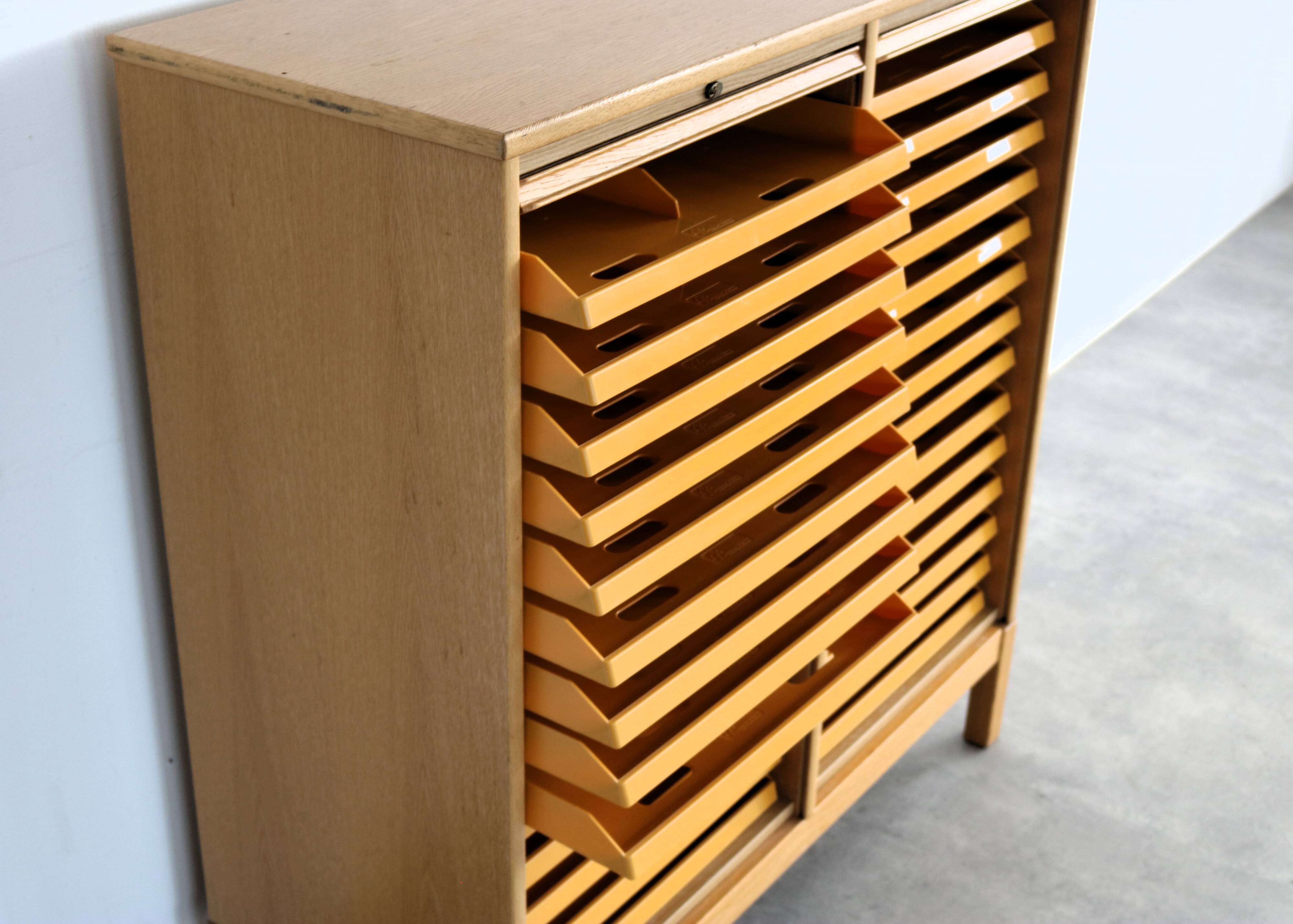 Vintage filing cabinet | office cupboard | 60s | kinnarps