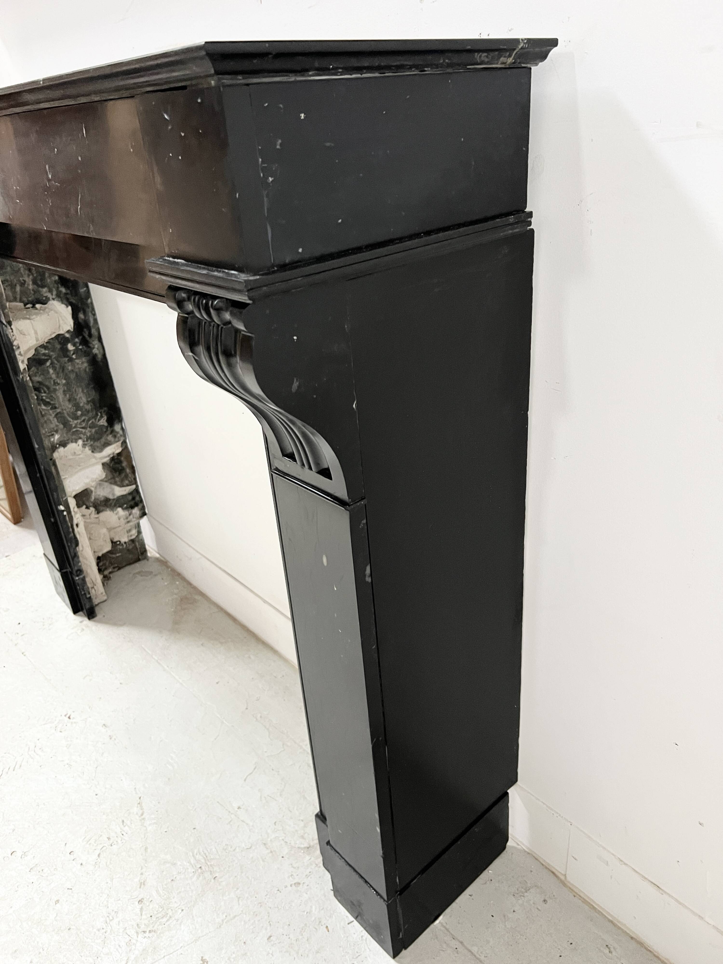 Napoleon III fireplace with a black marble corbel, 19th century.