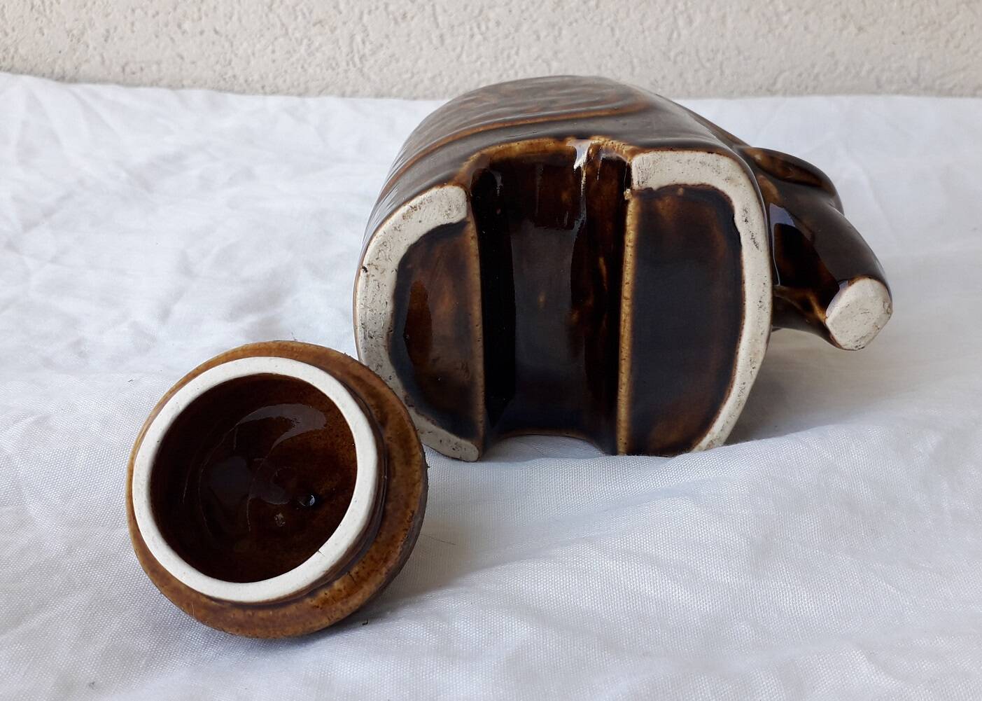 2 pots à thé figurant un éléphant
