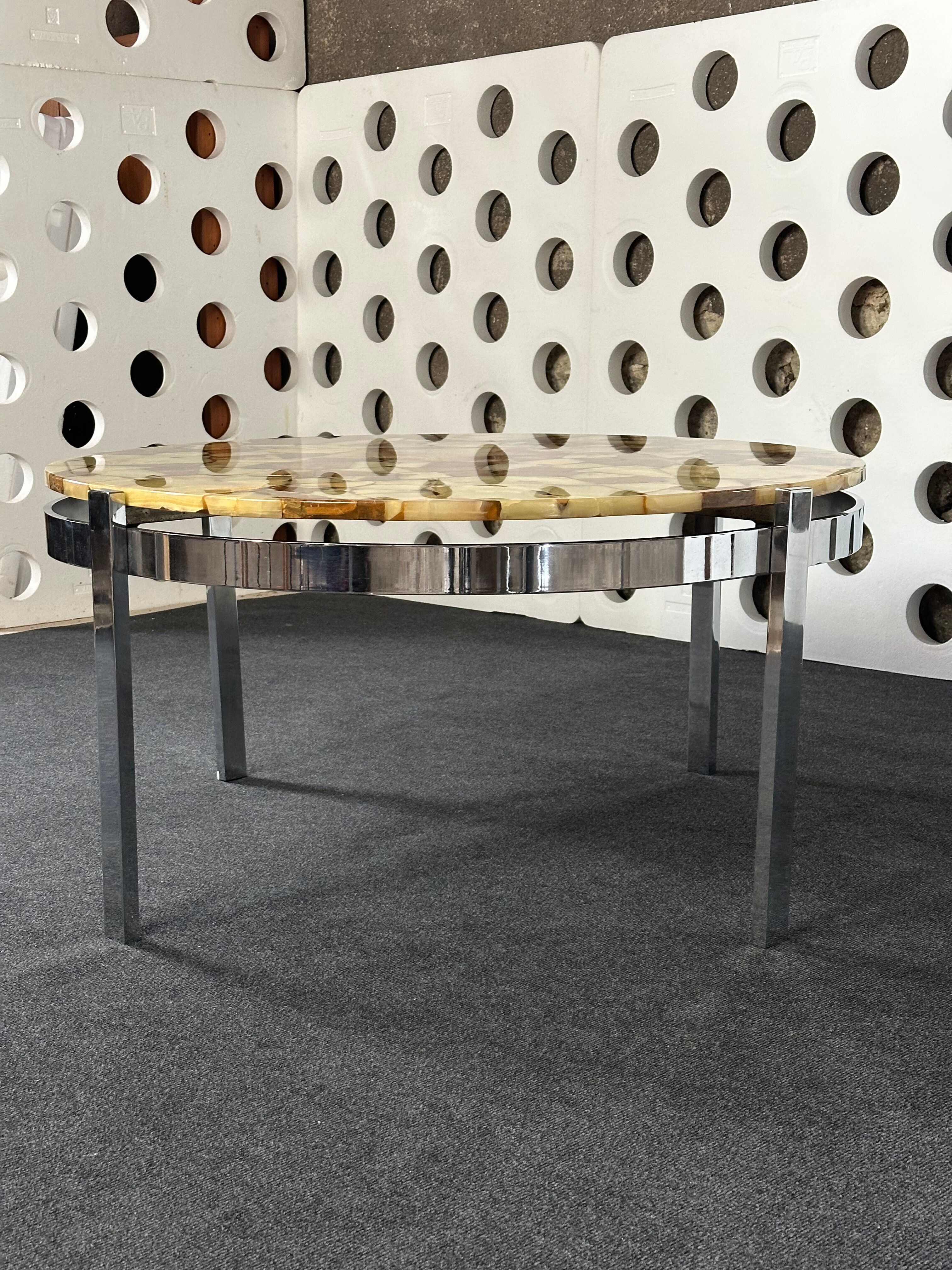 Round coffee table with onyx effect & chrome 100 cm