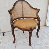 Fauteuil de bureau louis xv, sculpté, canné, garni cuir