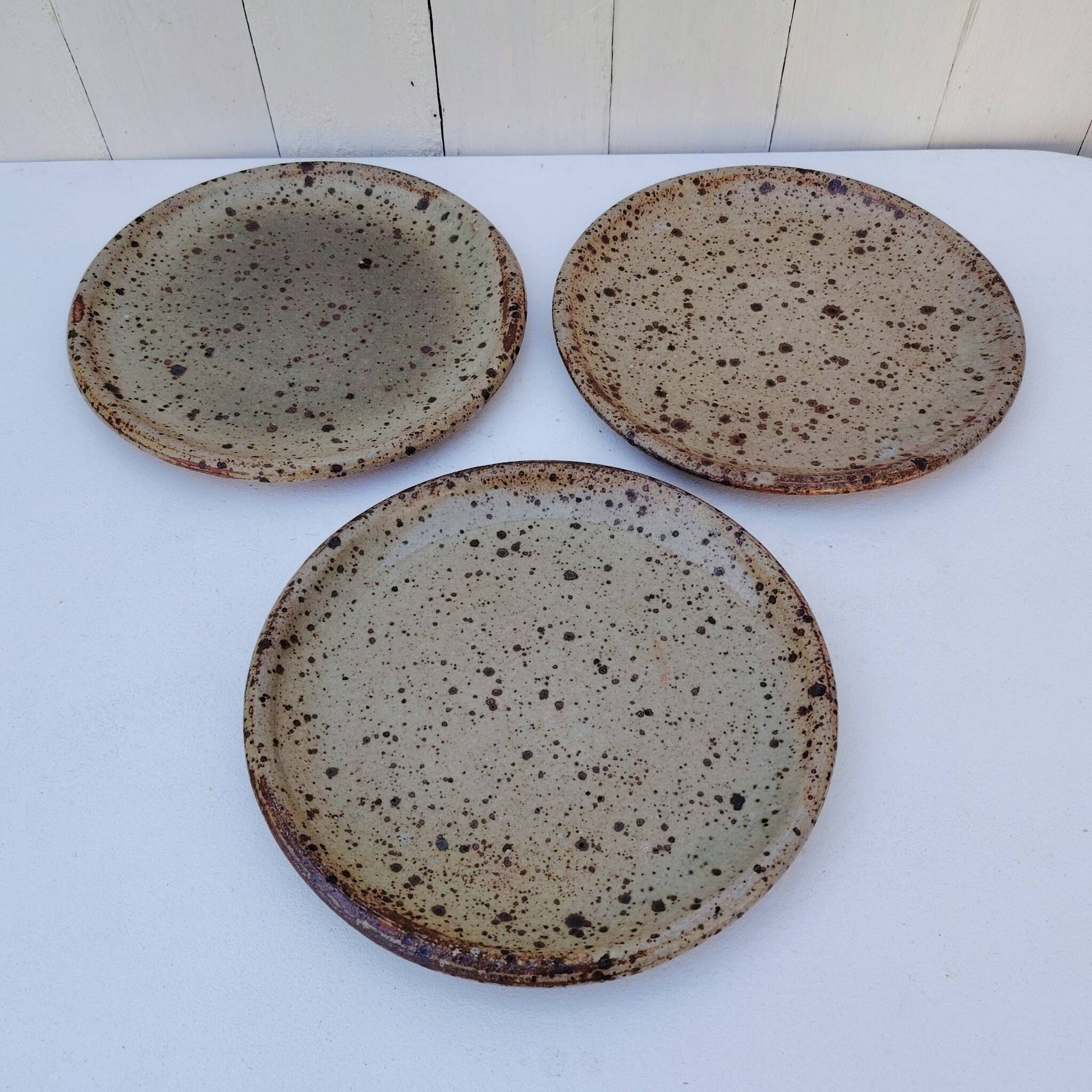 Three stoneware plates, Tiffoche, La Borne Guérande