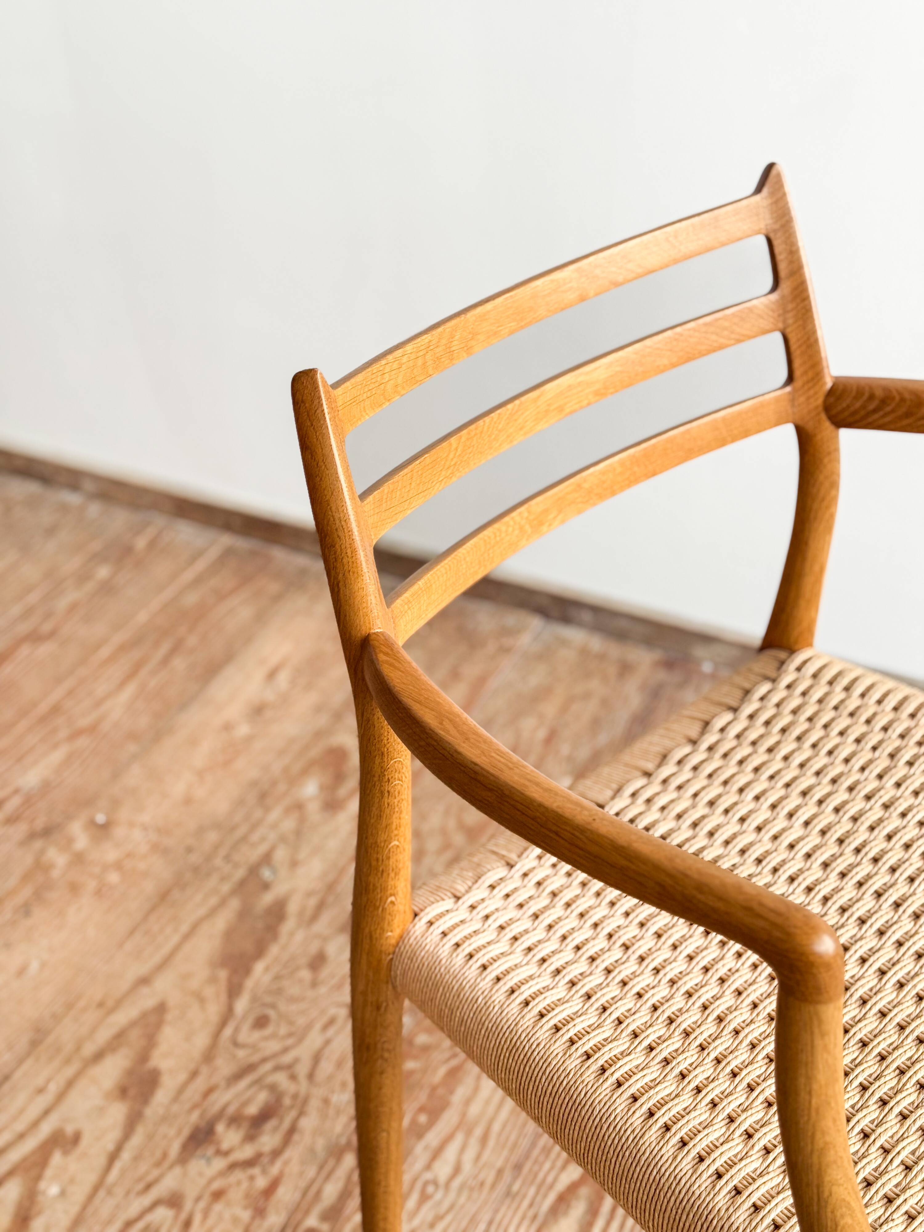 Fauteuil rare modèle 62 par Niels O. Møller en chêne, Danemark