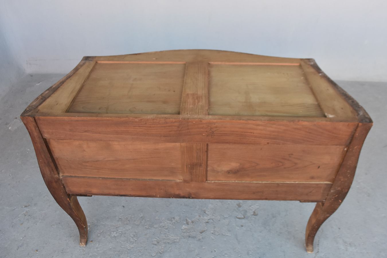 Commode sauteuse Louis XV bois de rose