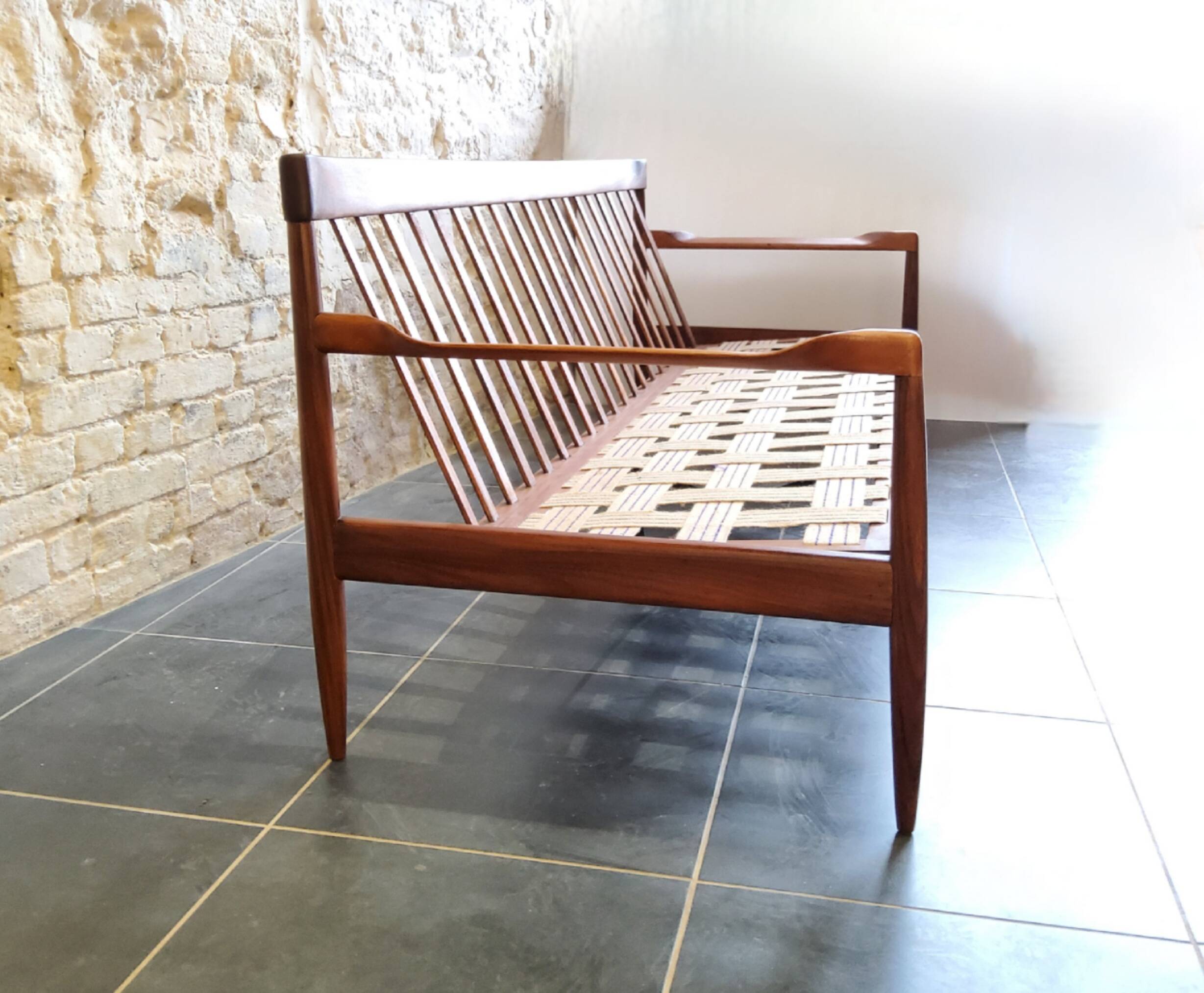 Vintage Scandinavian 3-seater canapé in solid wood