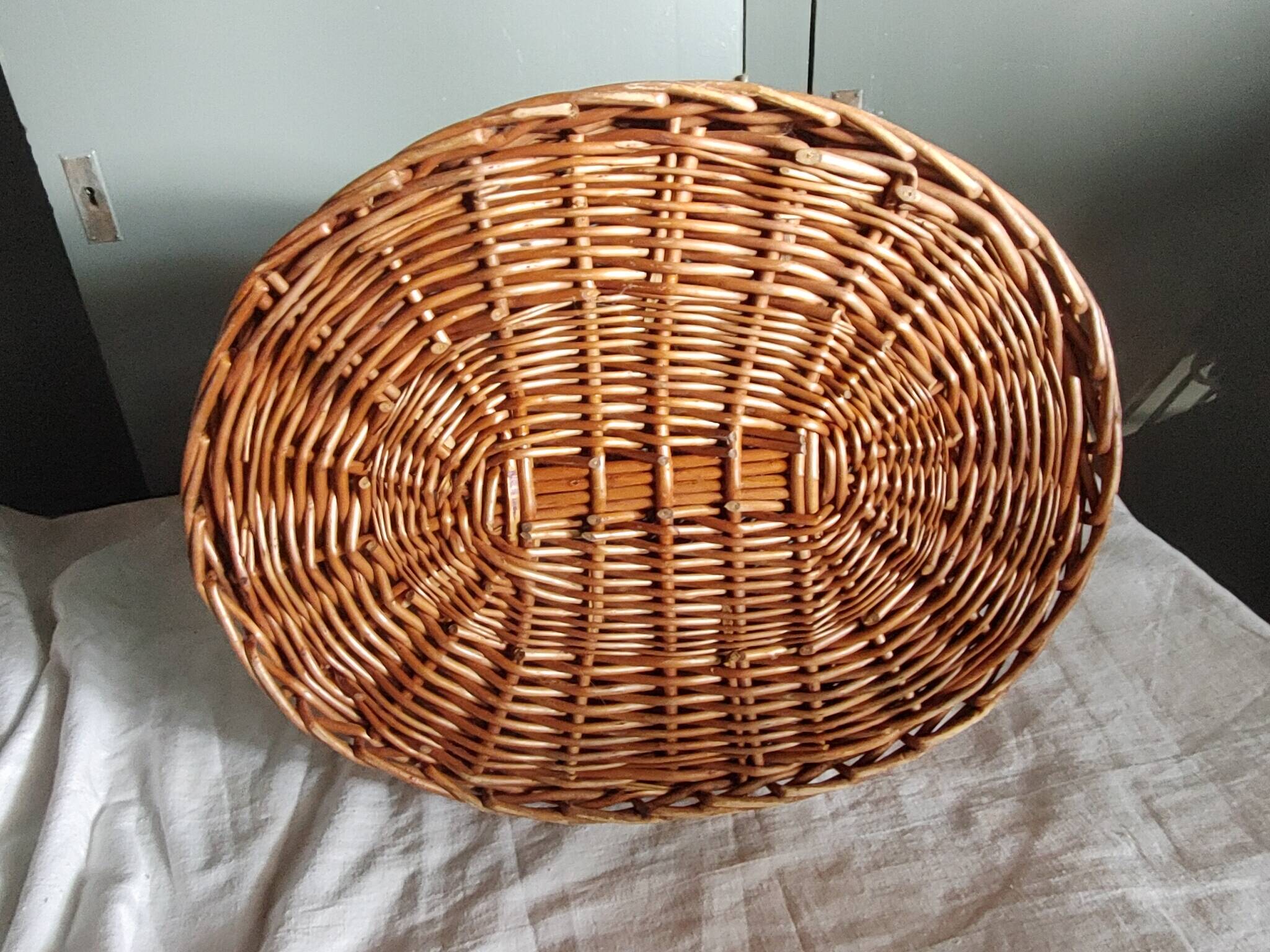 Vintage -Small rattan cat basket