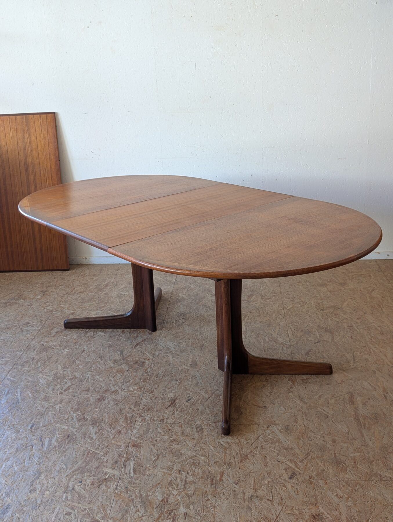 Scandinavian teak oval table from the 1960s, extendable up to 243 cm.