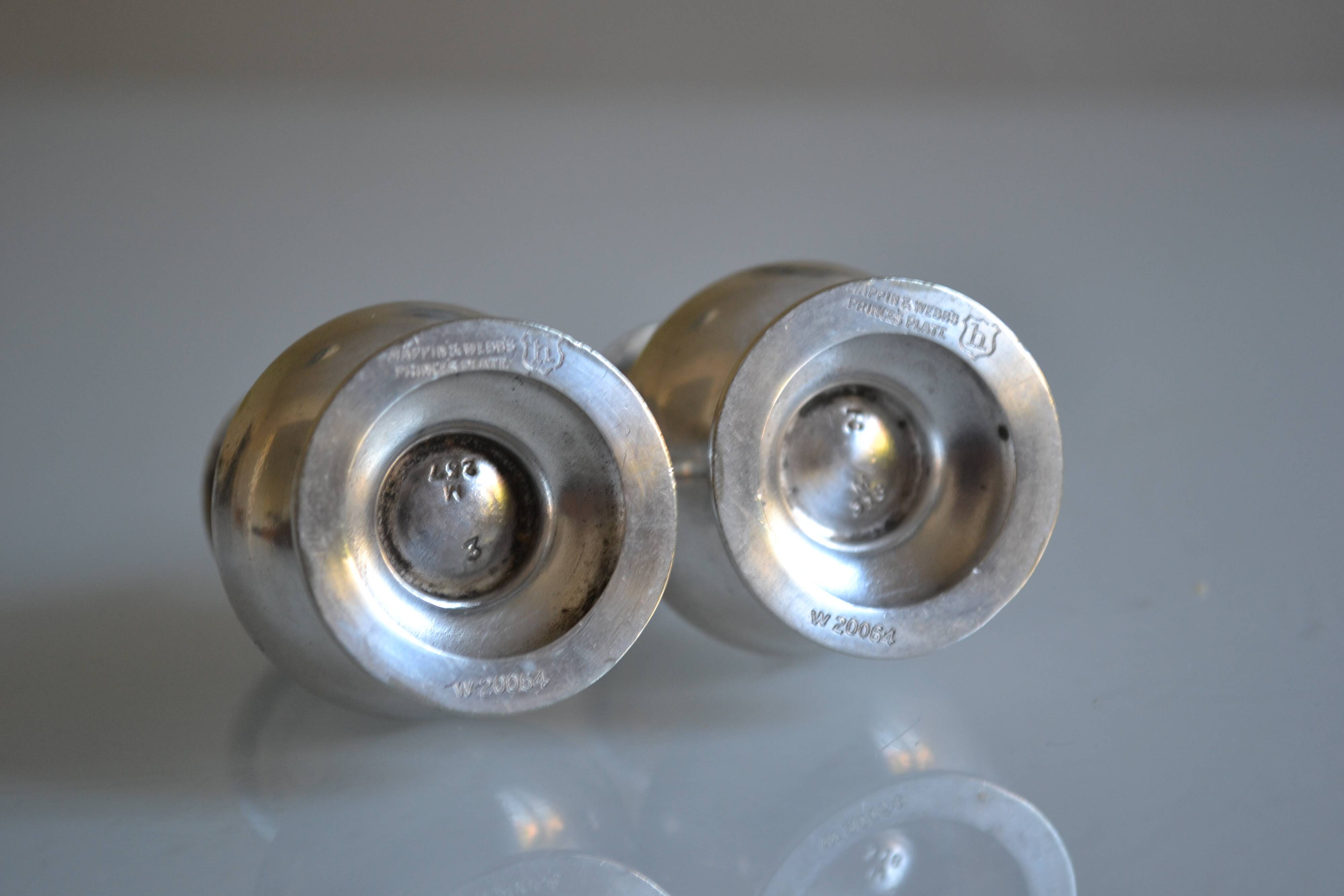 Salt and pepper shaker set, silver-plated metal, Mappin & Webb's Prince's Plate.