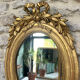 Miroir ovale à frontons Louis XVI et perlé 49,5/31cm feuille d’or 