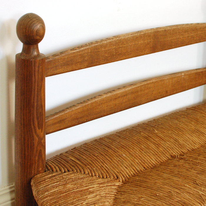 Banc ancien en bois brut enfant