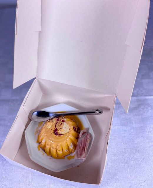 Handmade "trompe-l'oeil" ceramic cake