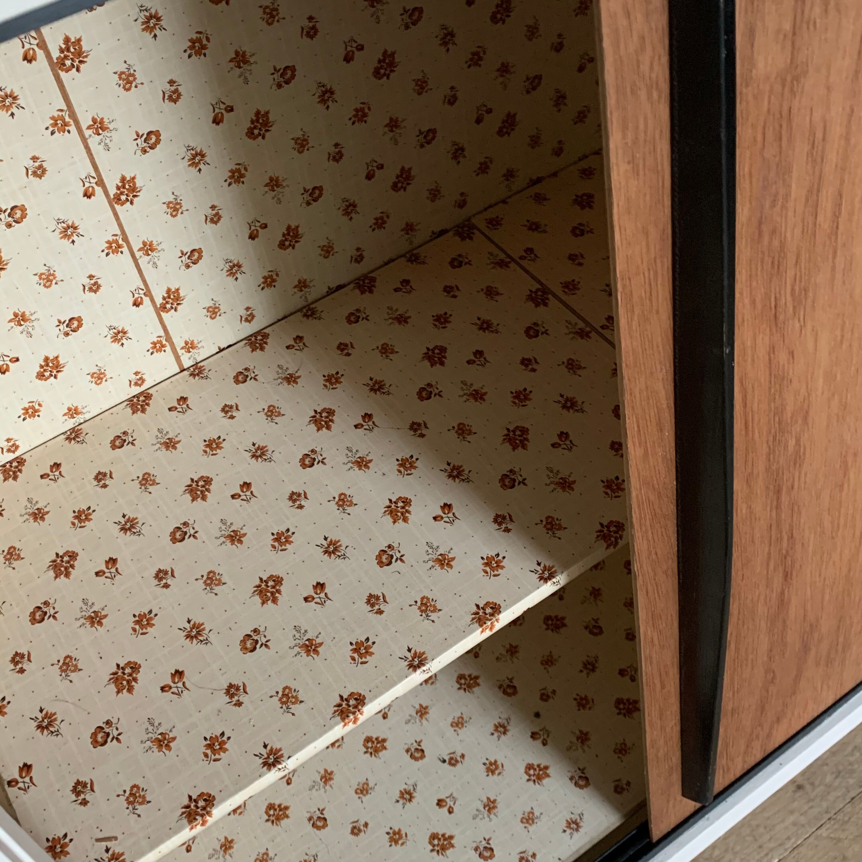 Vintage mado pyramidal buffet