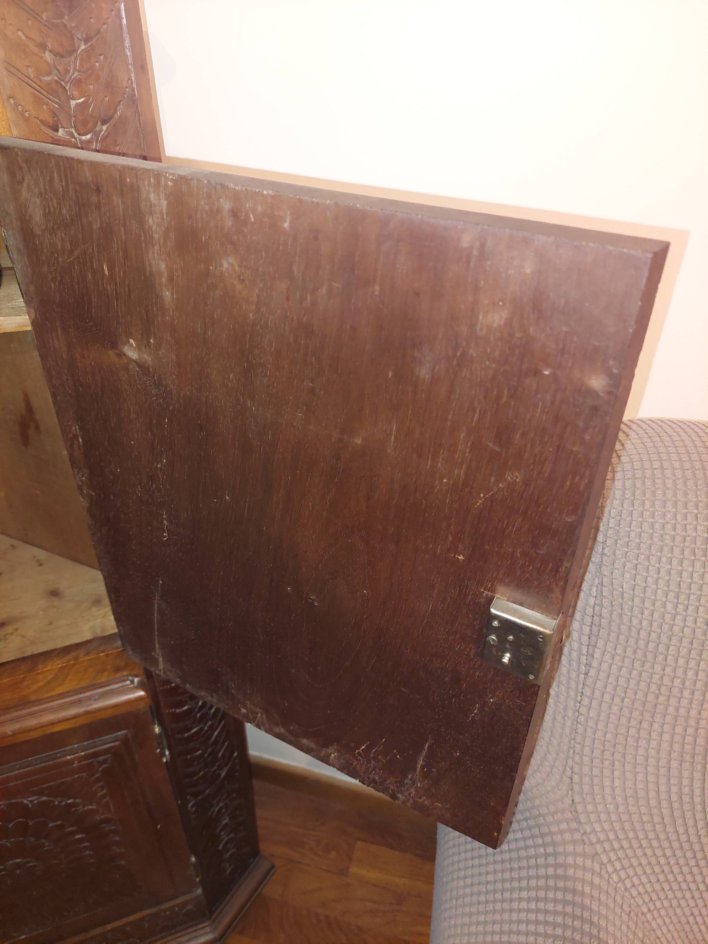 Walnut corner cabinet (notch)