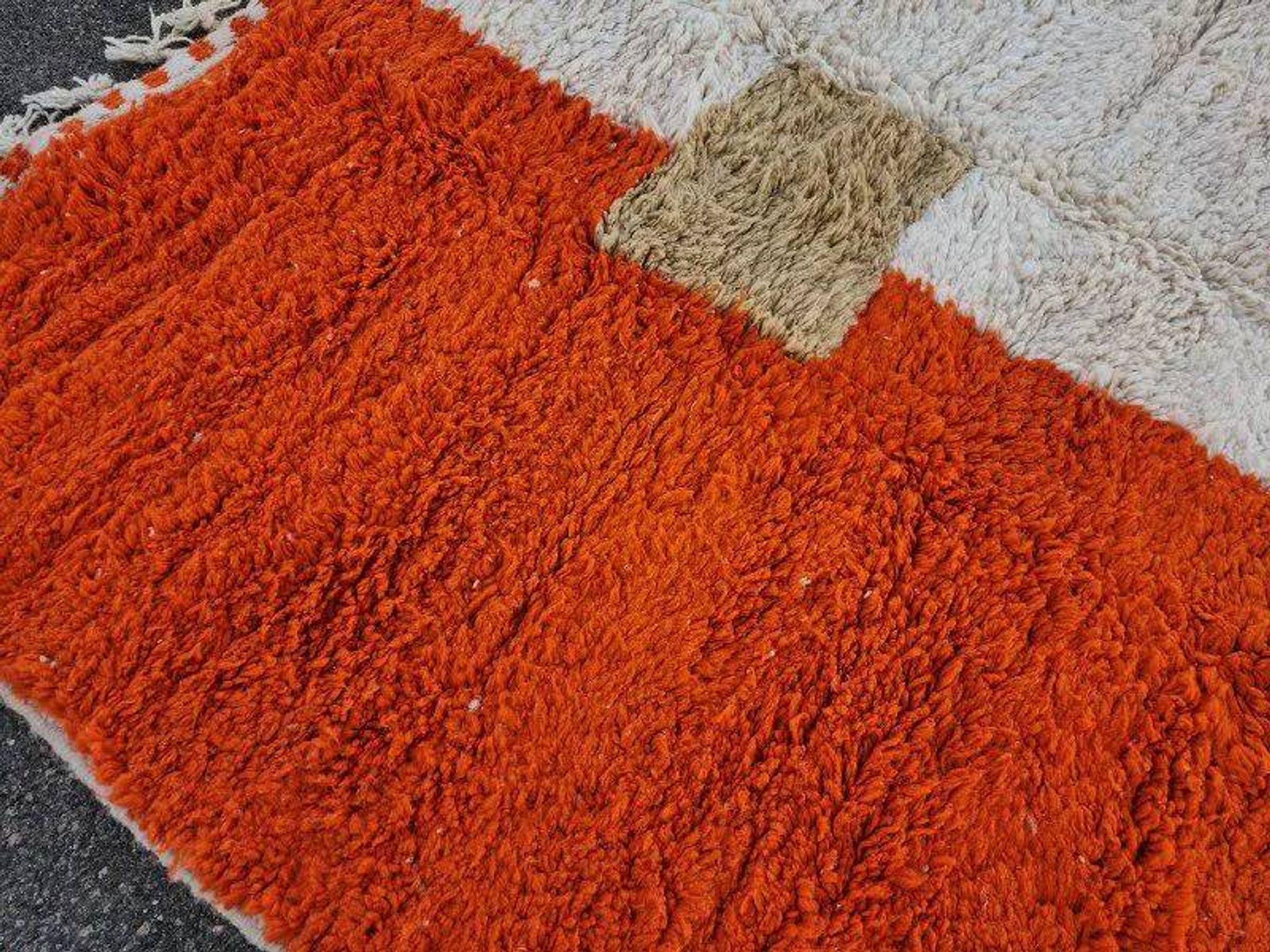 Moroccan rug in natural wool 2.5 x 1.5 m