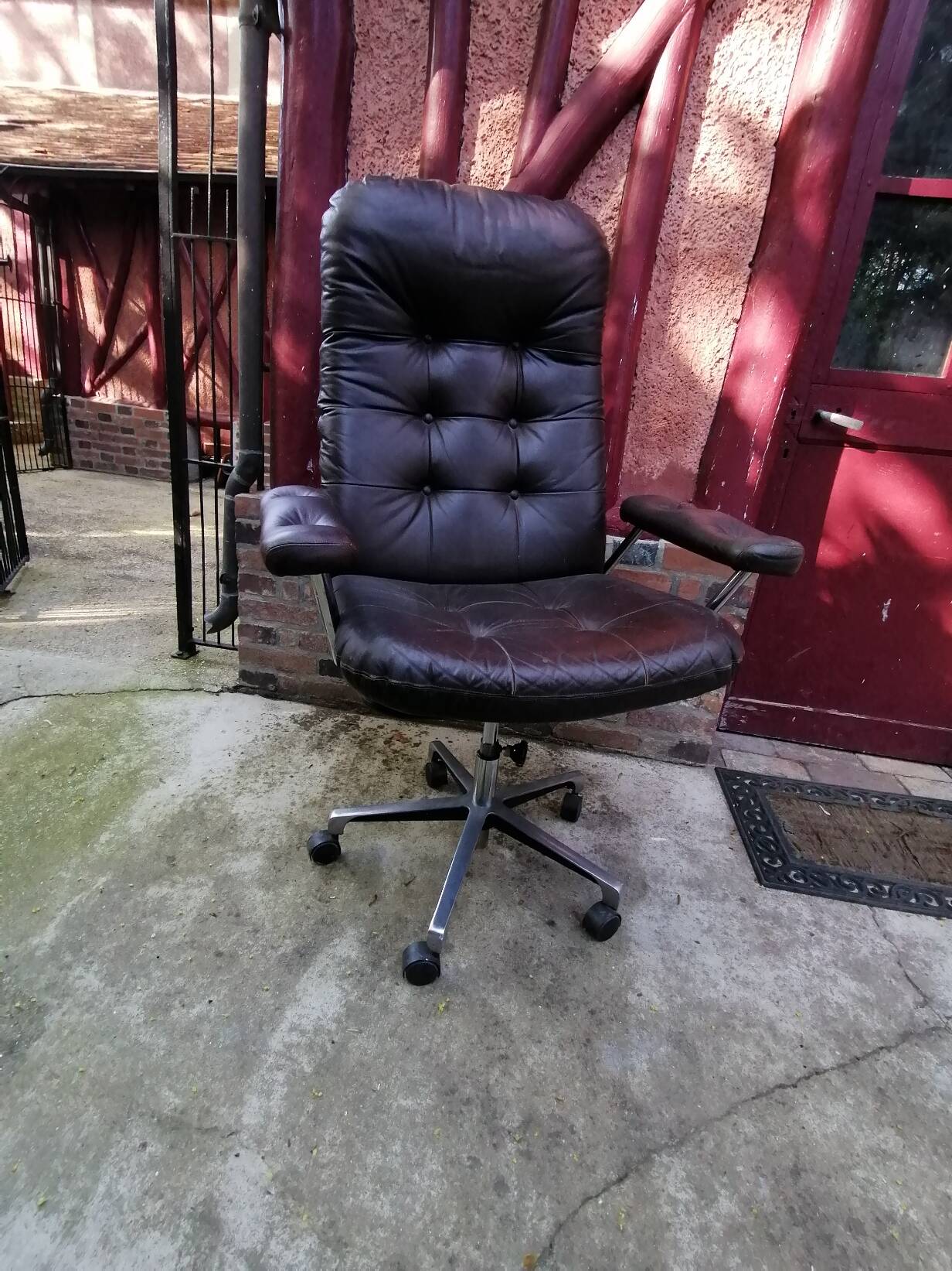 Leather office chair - Johanson design
