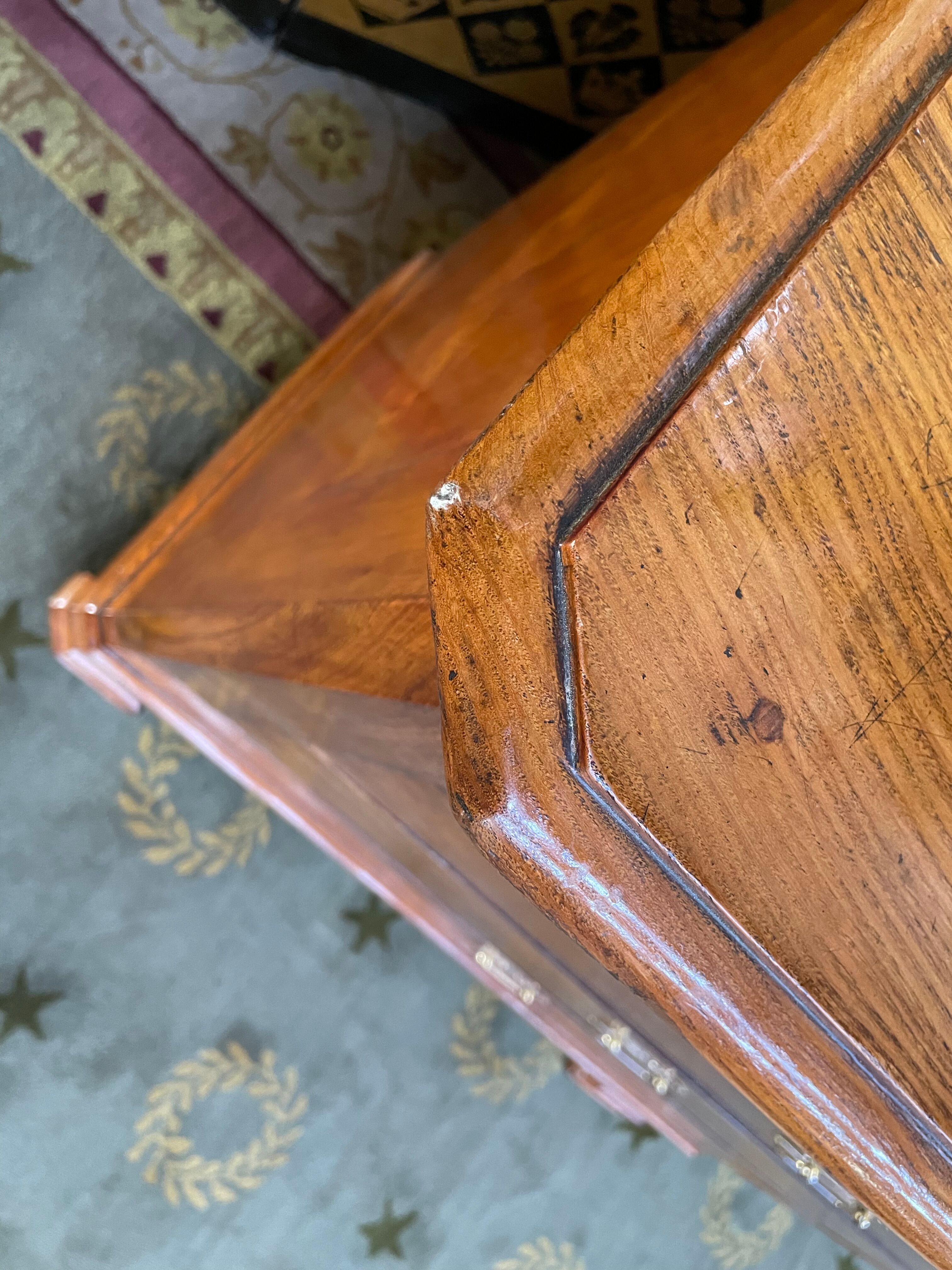 Commode Louis Philippe en Orme era