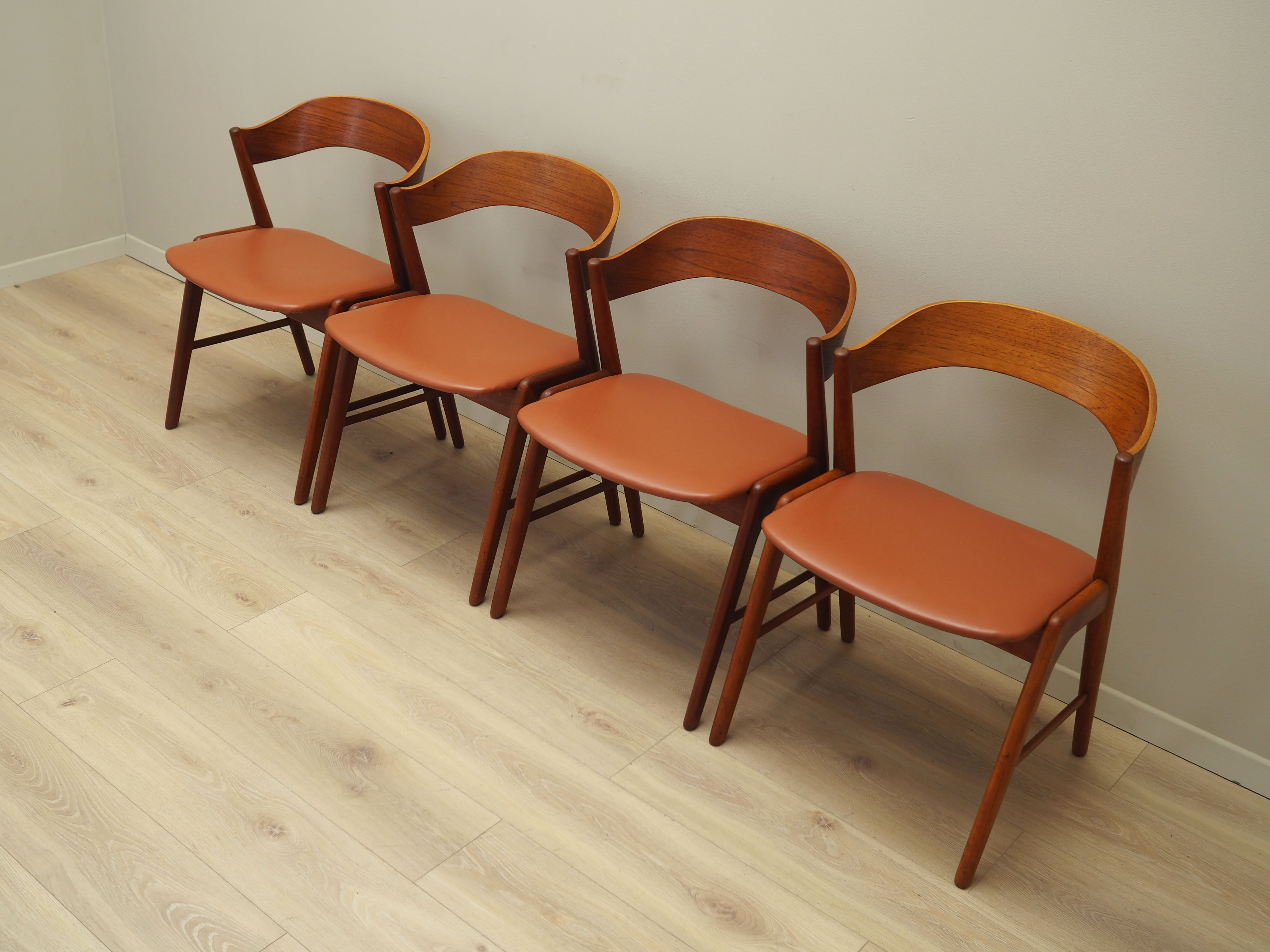 Ensemble de quatre chaises en teck fabrication Korup Stolefa 1970