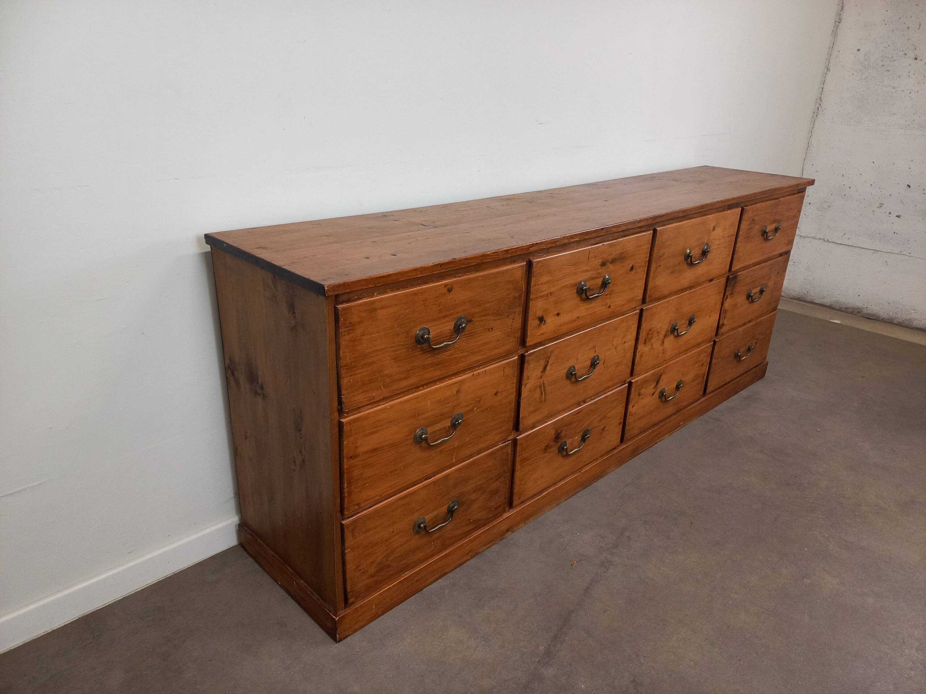 Meuble de métier à tiroirs