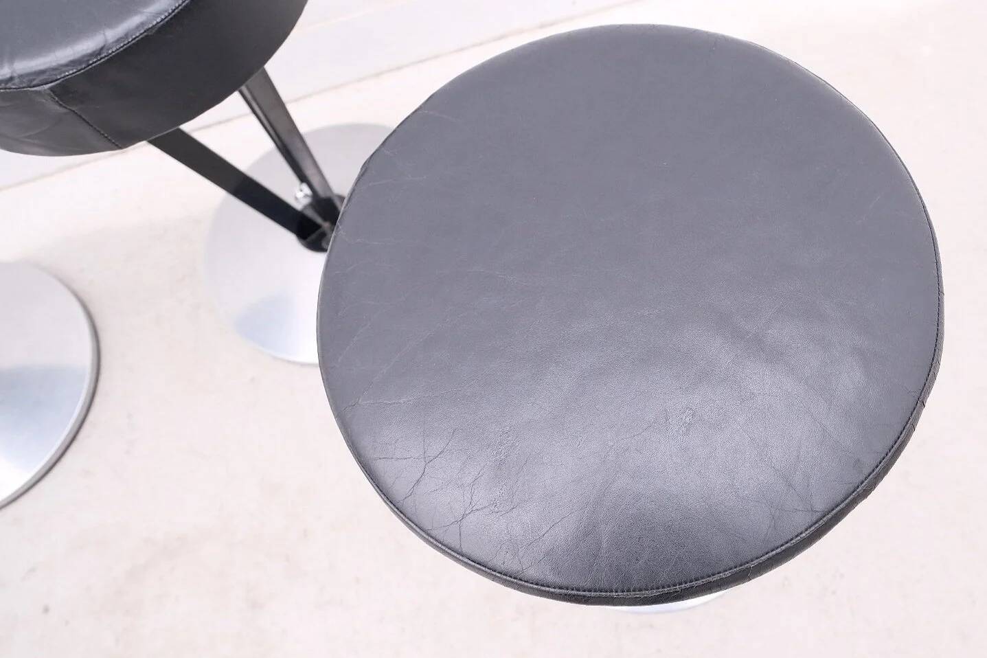 Set of 4 stools Model "Dry Martin" by Pedro Miralles for Akaba in metal and leather, 1980