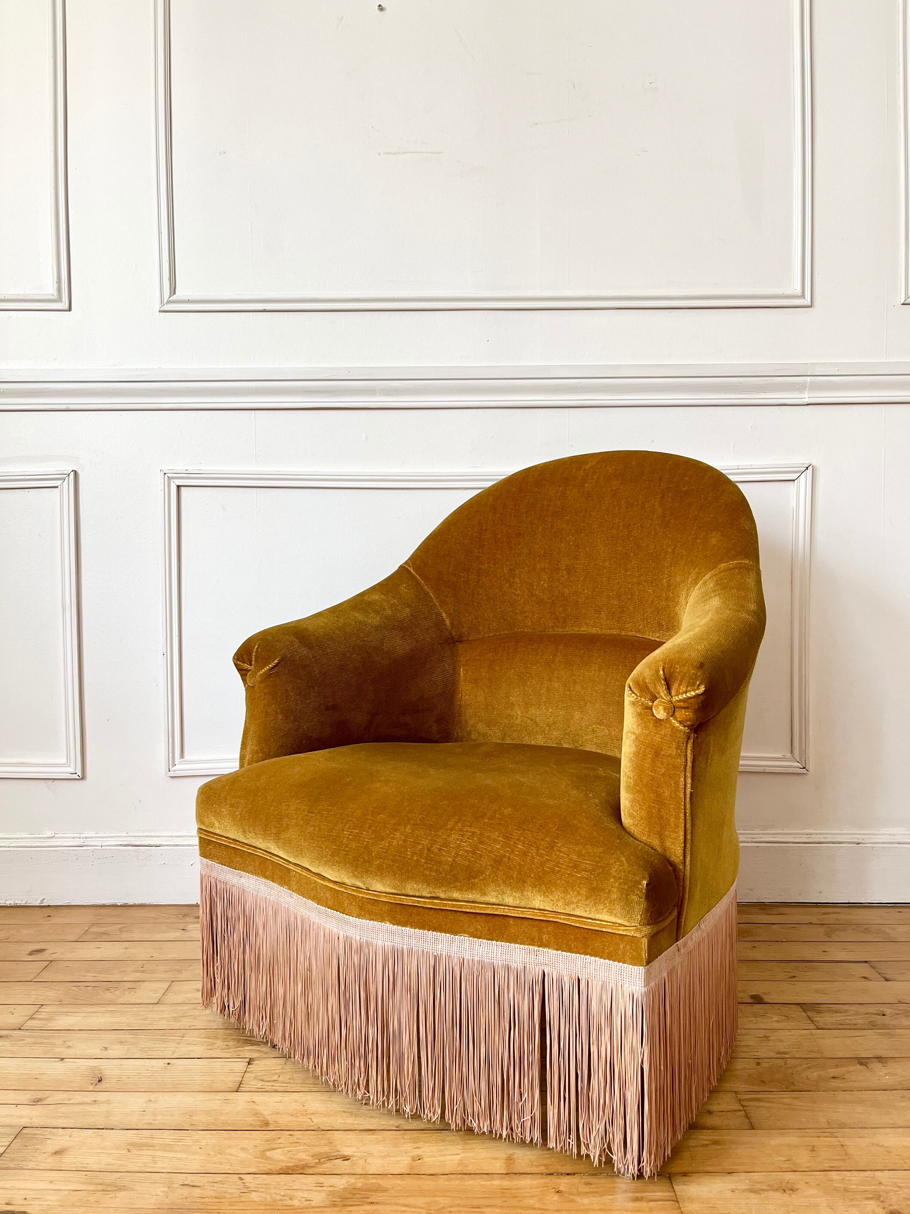 Toad armchair in gold velvet