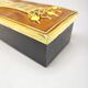 Grand coffret "Paon" en terre estampée, or craquelé et verre