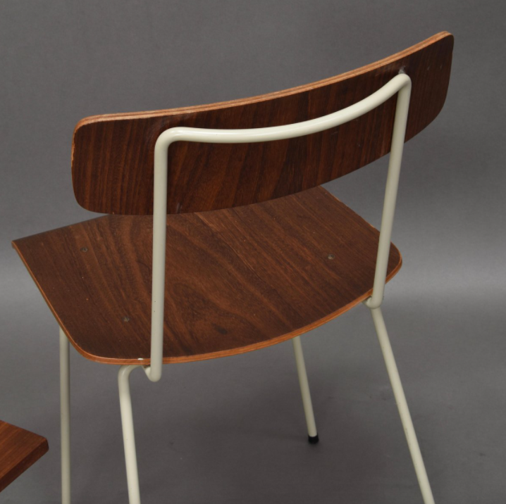 Chairs and bedroom table in Auping teak 50s