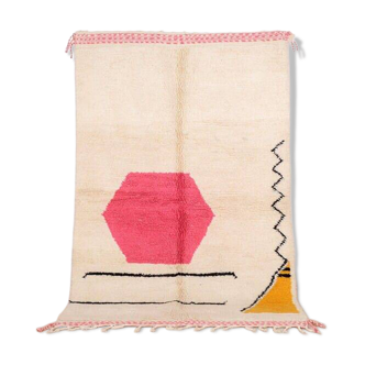 Handmade traditional Moroccan wool rug size 100 x 200 cm.