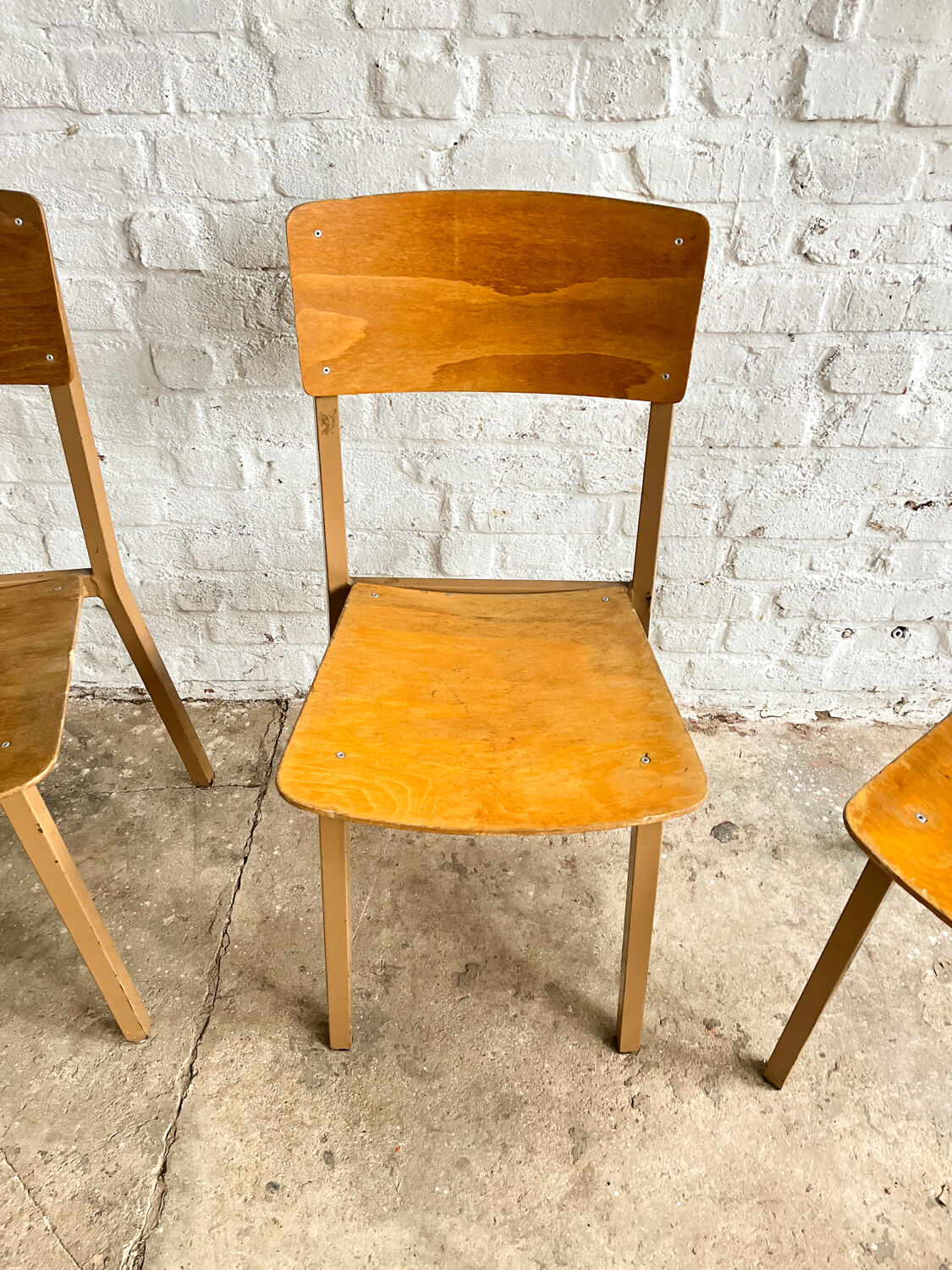 Série de 4 chaises d’école taille adulte