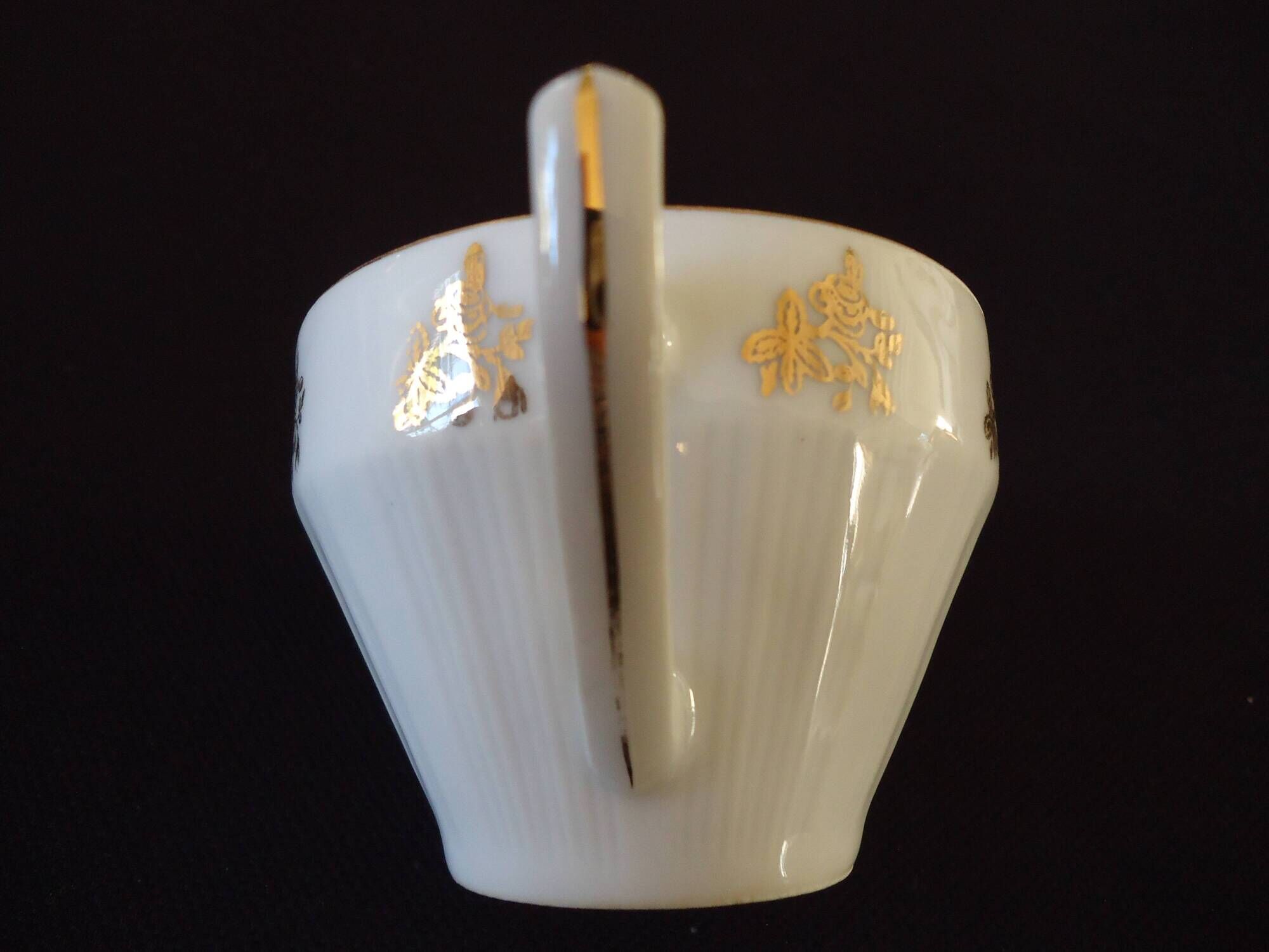 Set of six Art Deco white fine porcelain coffee cups and saucers