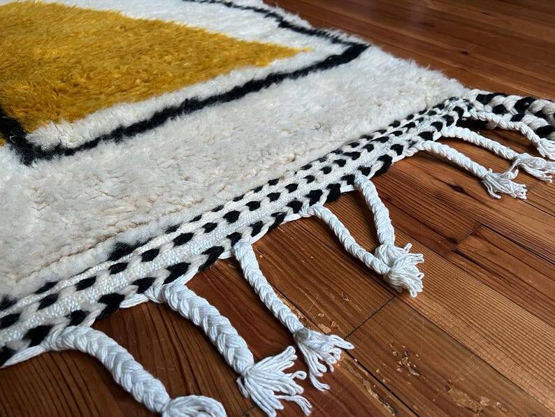 Beni Ouarain wool rug Contemporary graphic design size 250cmx150c