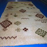 Vintage Moroccan carpet Berber rug style 2.3' x 4.7' (71cm x 145cm) 1970s, 1C758