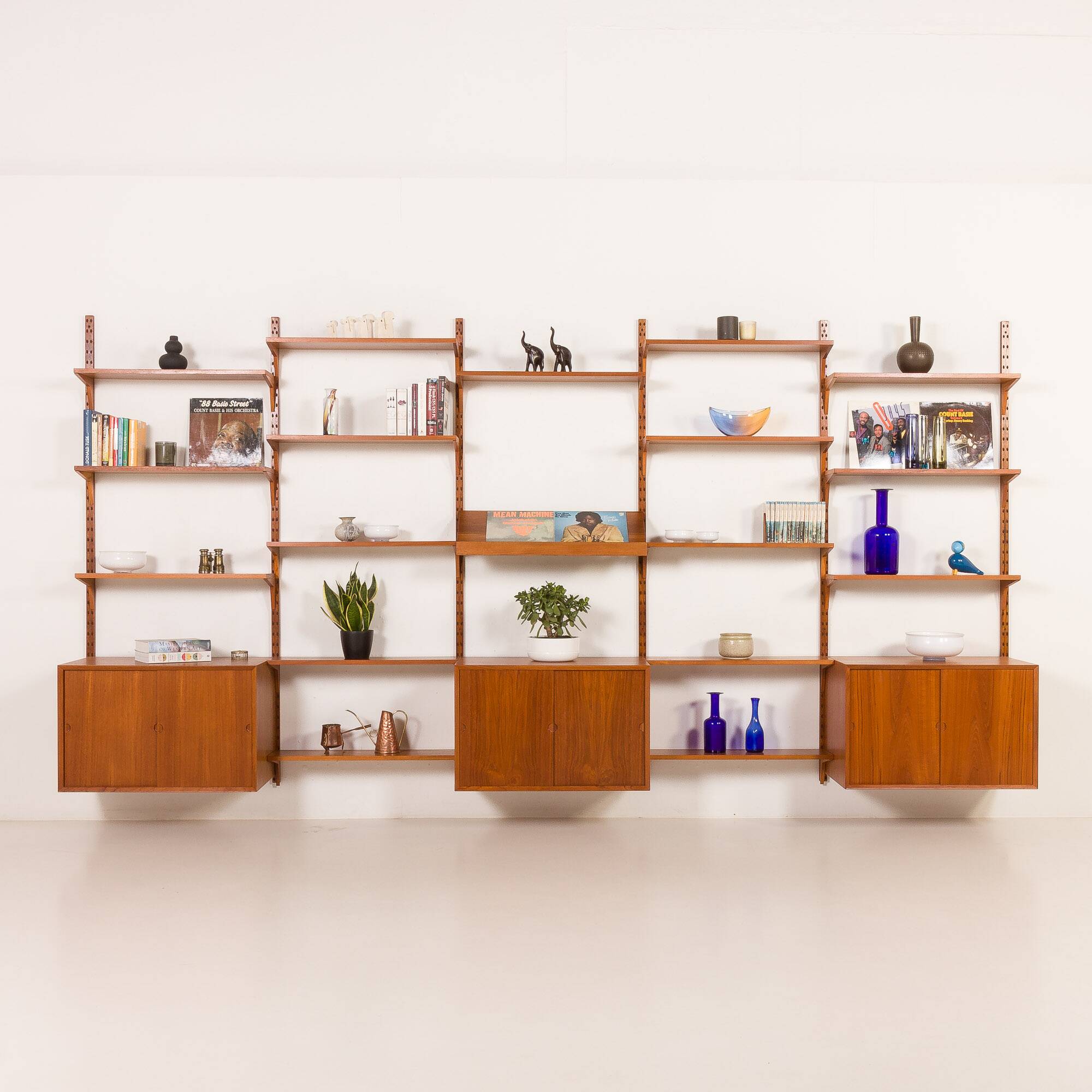 Poul Cadovius extra-large teak wall unit for Cado, 1960s.