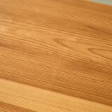 Longue table en pin canadien avec pieds noirs
