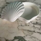 Heinrich white porcelain shell box