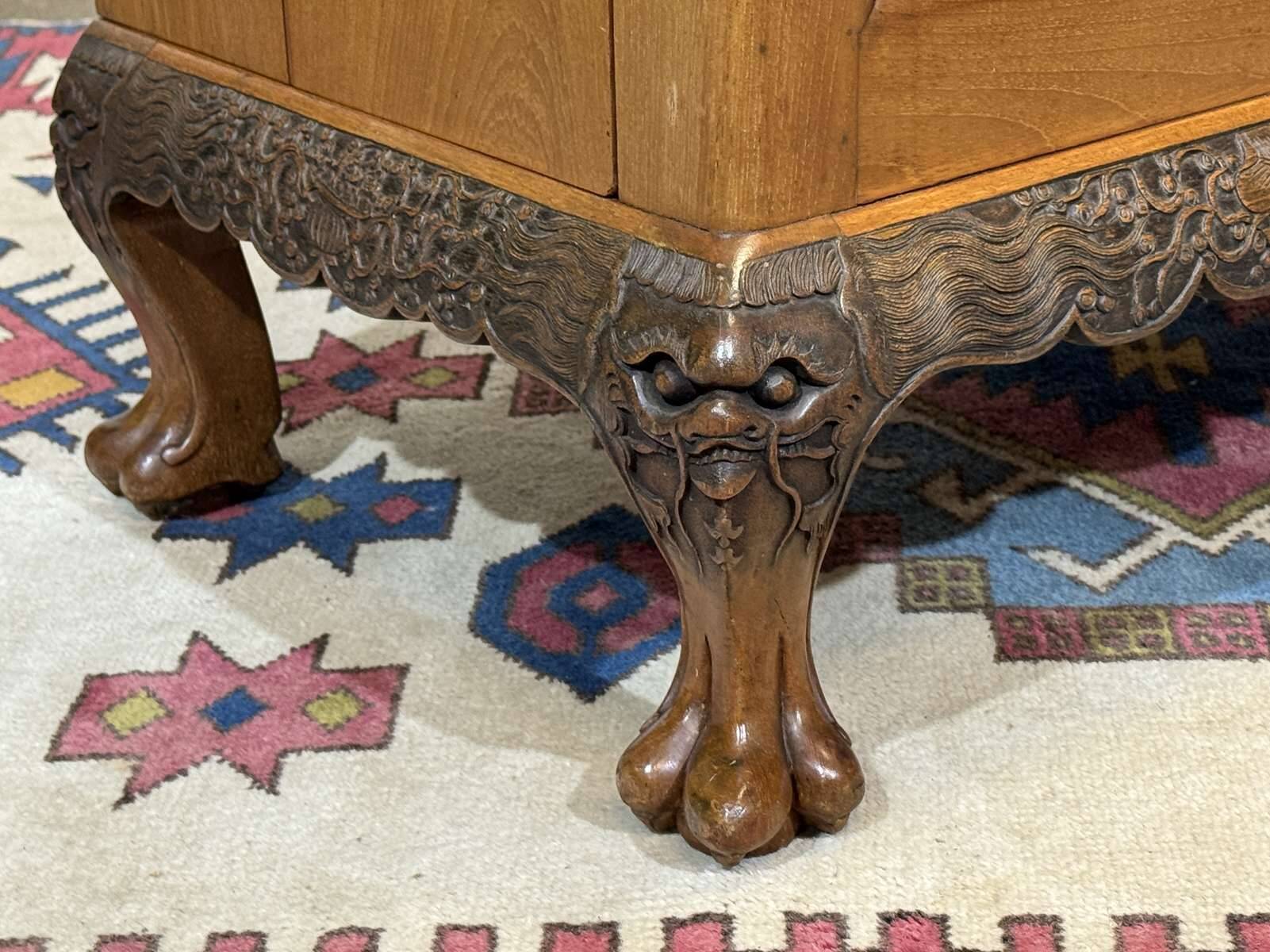 Chinese bar in richly carved teak, work from the 1980s.